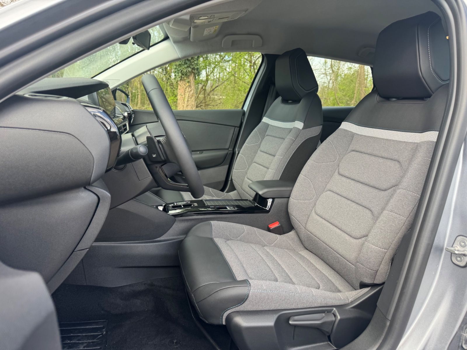 Fahrzeugabbildung Citroën C4 LIM PLUS 1.5 HDI*AUTOMATIK*LED*R-KAMERA*