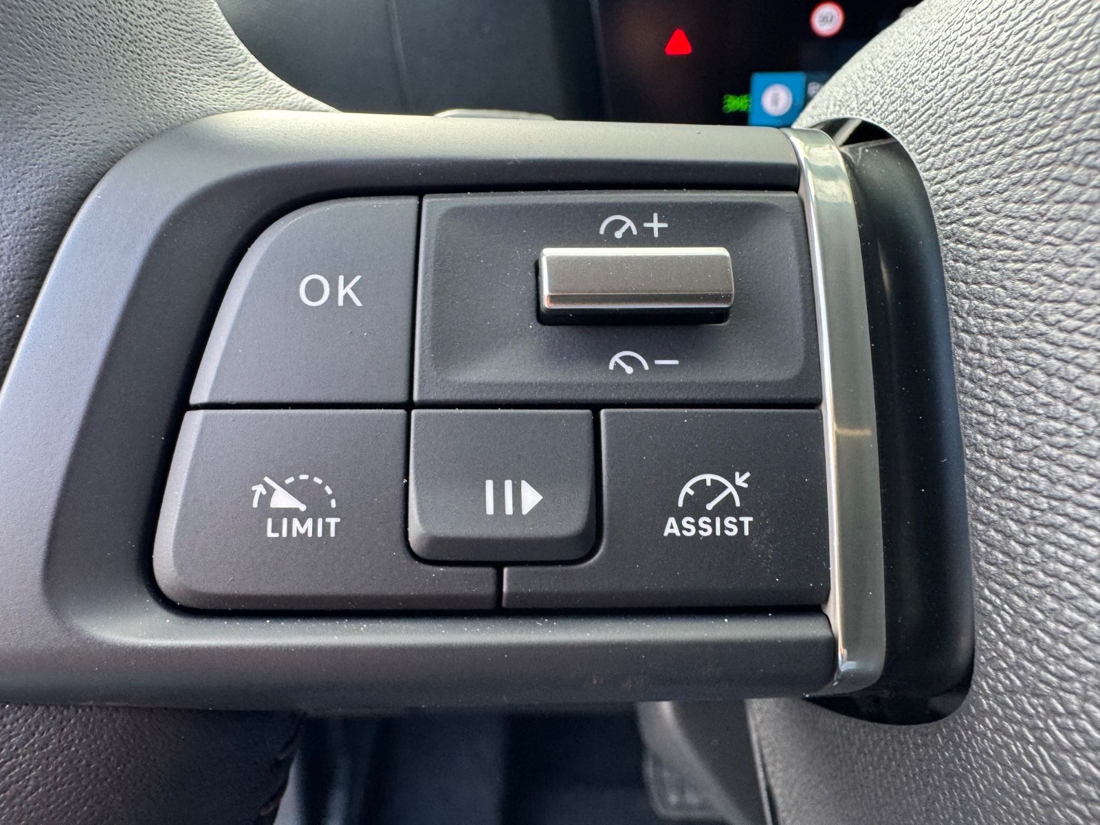 Fahrzeugabbildung Citroën C4 LIM PLUS 1.5 HDI*AUTOMATIK*LED*R-KAMERA*