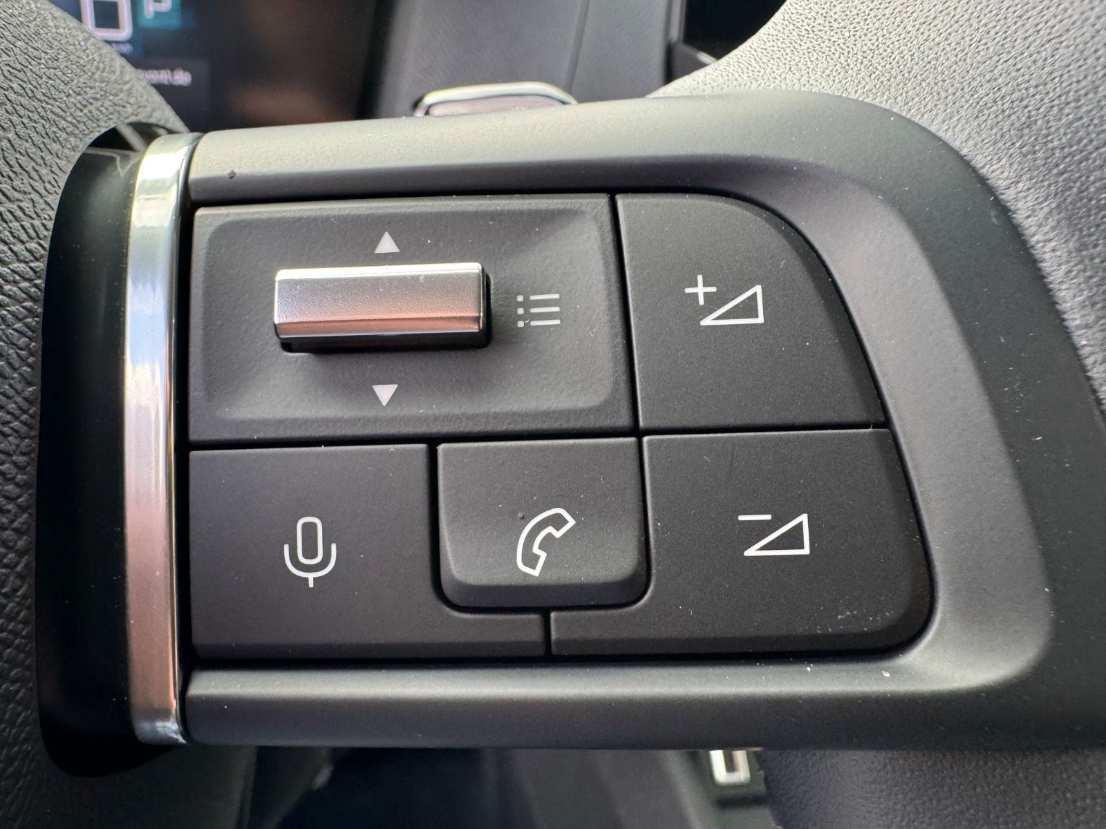 Fahrzeugabbildung Citroën C4 LIM PLUS 1.5 HDI*AUTOMATIK*LED*R-KAMERA*