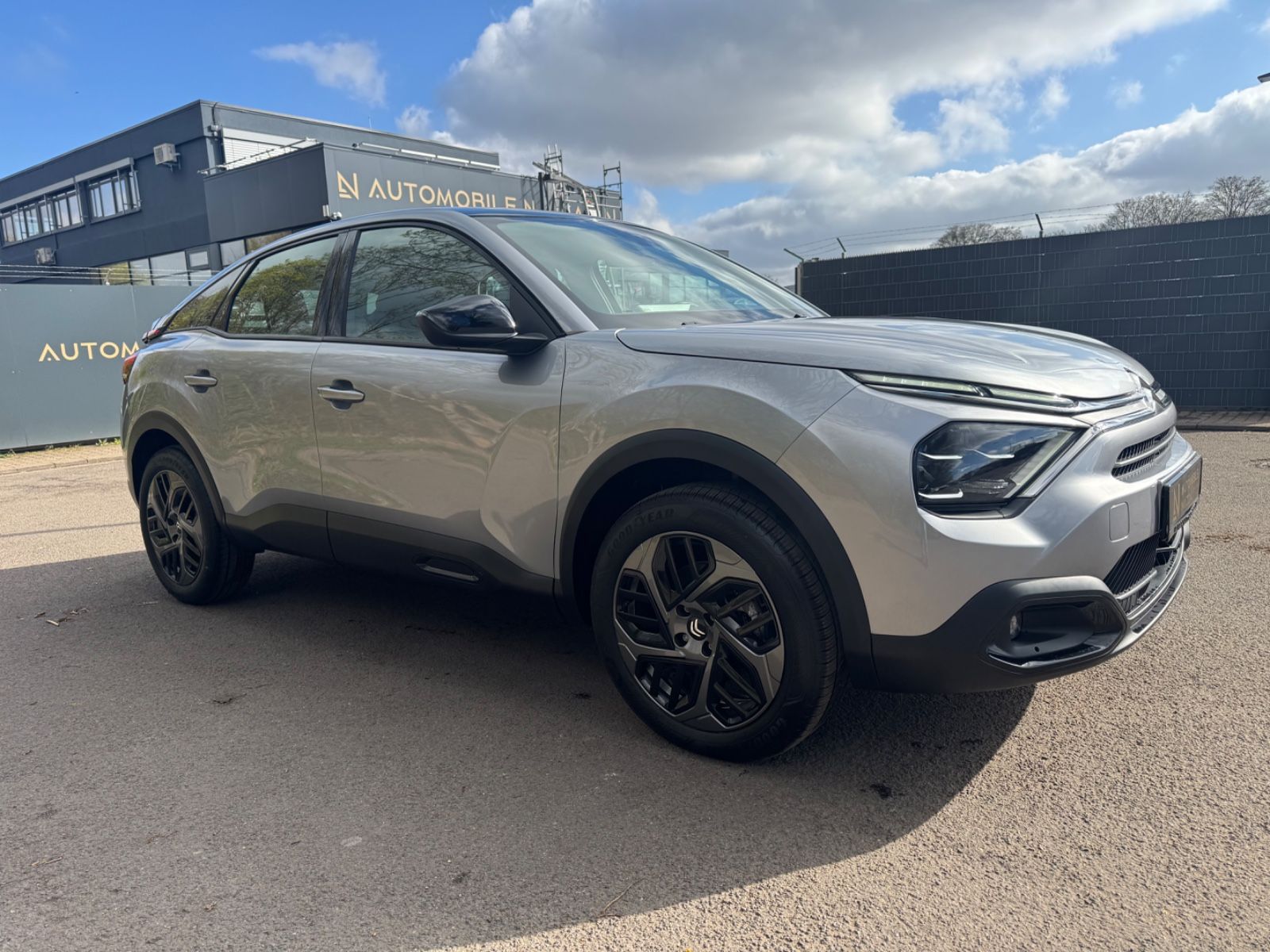 Fahrzeugabbildung Citroën C4 LIM PLUS 1.5 HDI*AUTOMATIK*LED*R-KAMERA*