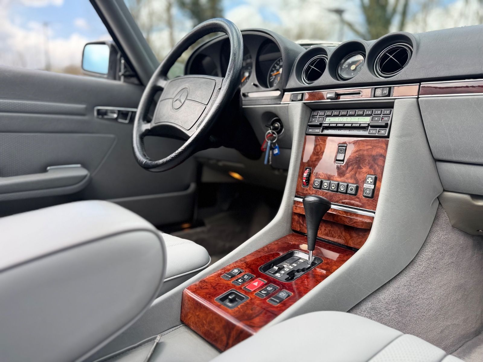 Fahrzeugabbildung Mercedes-Benz 500SL R107*DT. ERSTAUSLIEF.*RESTAURIERT*ORIGINAL