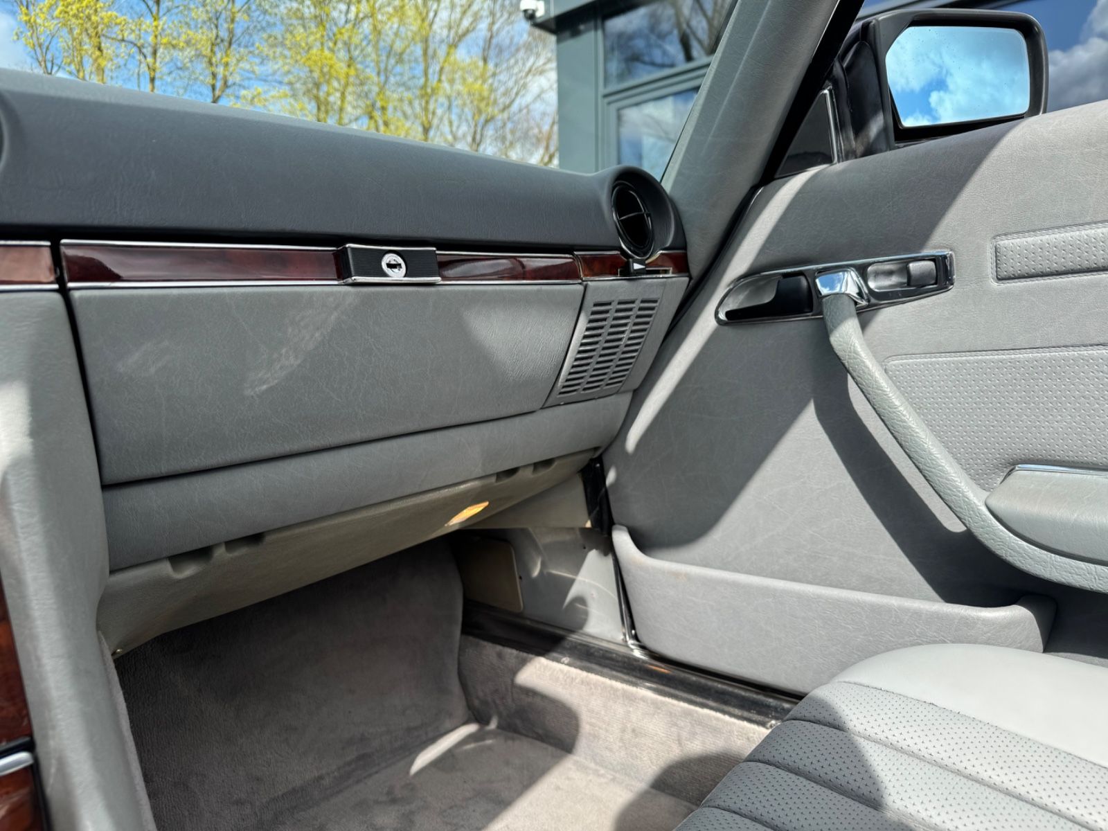 Fahrzeugabbildung Mercedes-Benz 500SL R107*DT. ERSTAUSLIEF.*RESTAURIERT*ORIGINAL