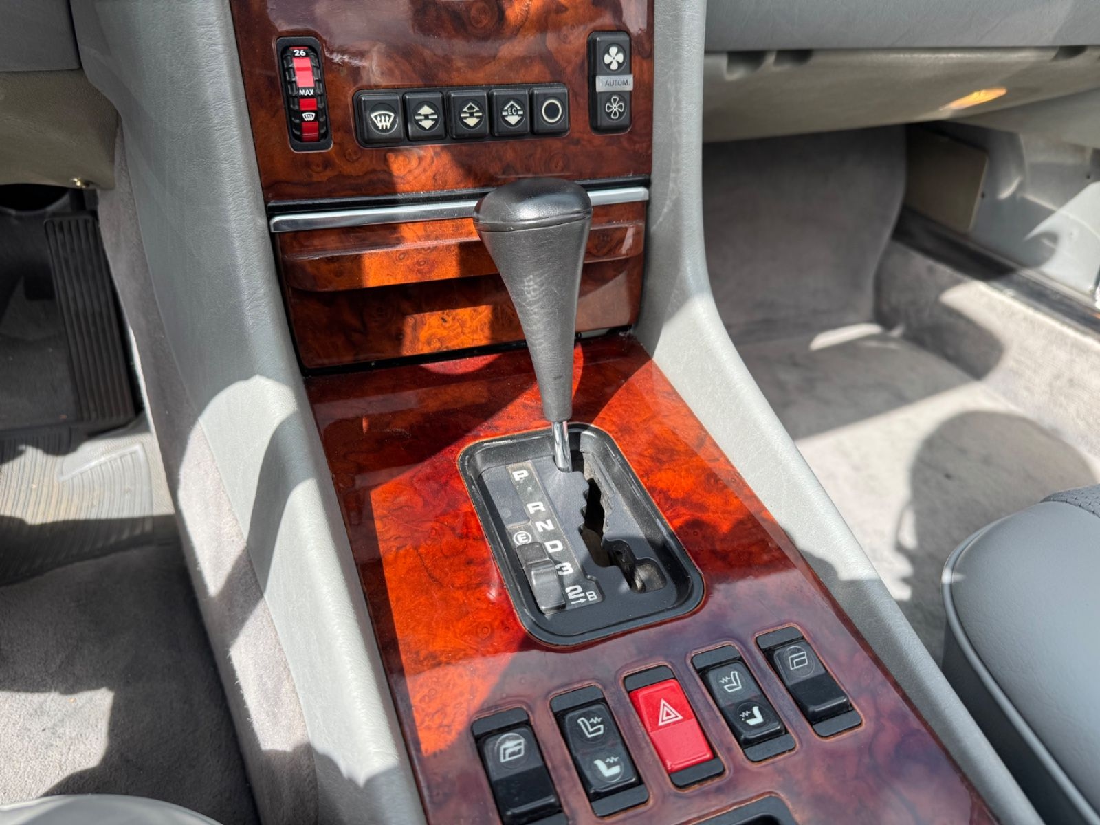 Fahrzeugabbildung Mercedes-Benz 500SL R107*DT. ERSTAUSLIEF.*RESTAURIERT*ORIGINAL