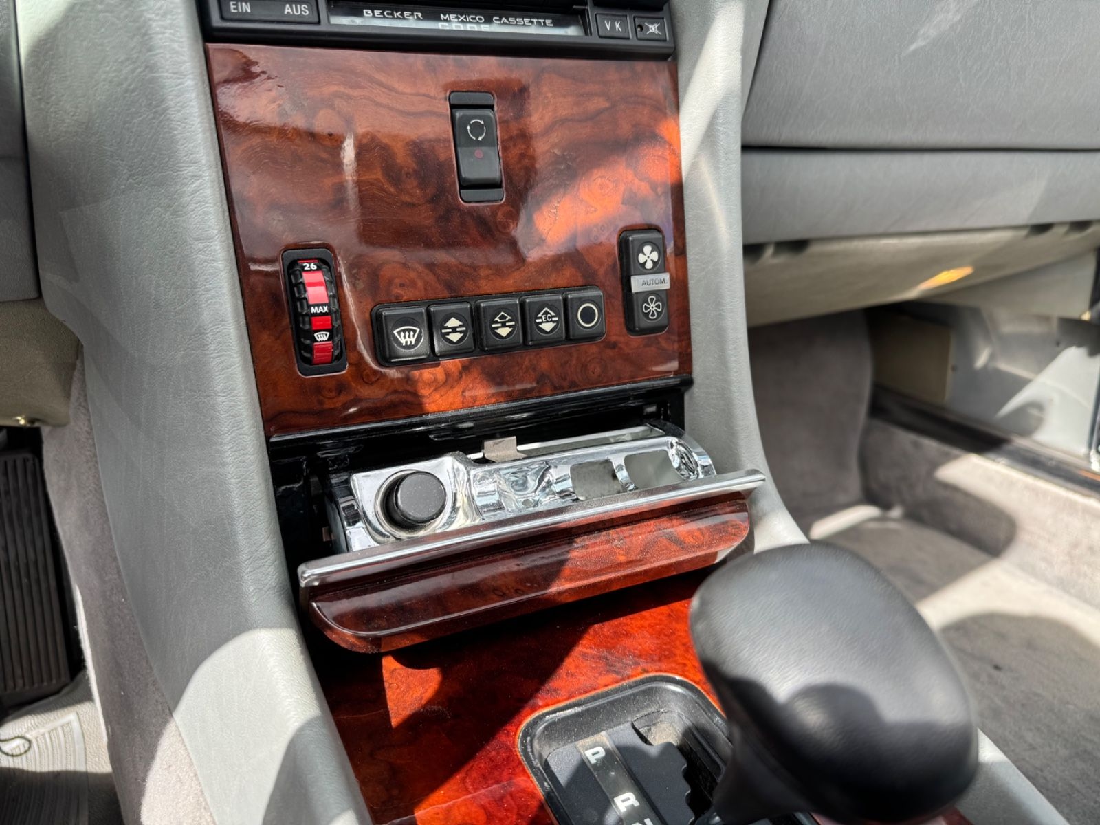 Fahrzeugabbildung Mercedes-Benz 500SL R107*DT. ERSTAUSLIEF.*RESTAURIERT*ORIGINAL