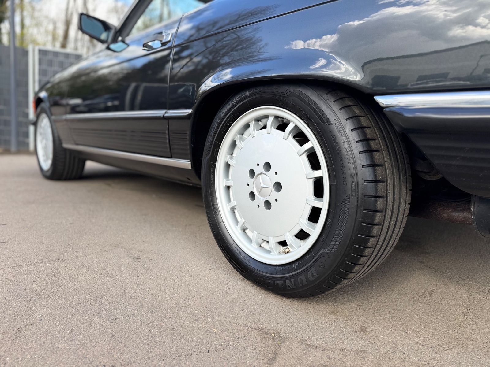 Fahrzeugabbildung Mercedes-Benz 500SL R107*DT. ERSTAUSLIEF.*RESTAURIERT*ORIGINAL