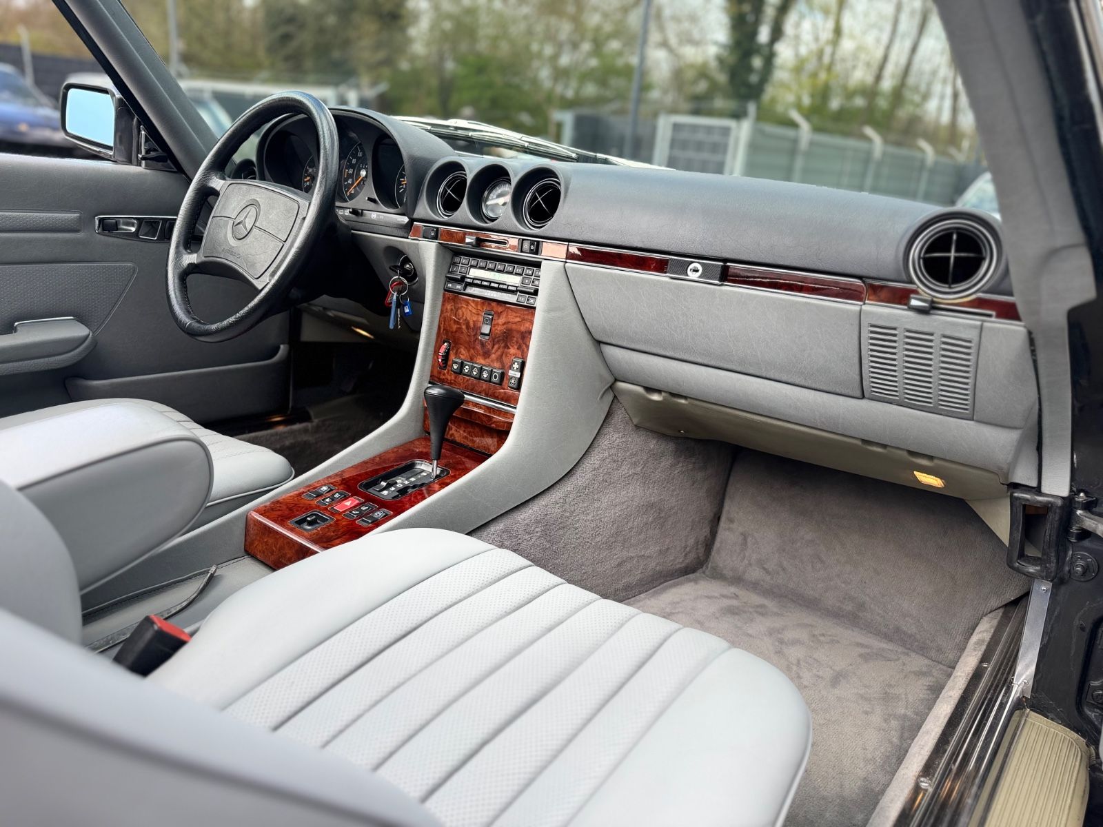 Fahrzeugabbildung Mercedes-Benz 500SL R107*DT. ERSTAUSLIEF.*RESTAURIERT*ORIGINAL