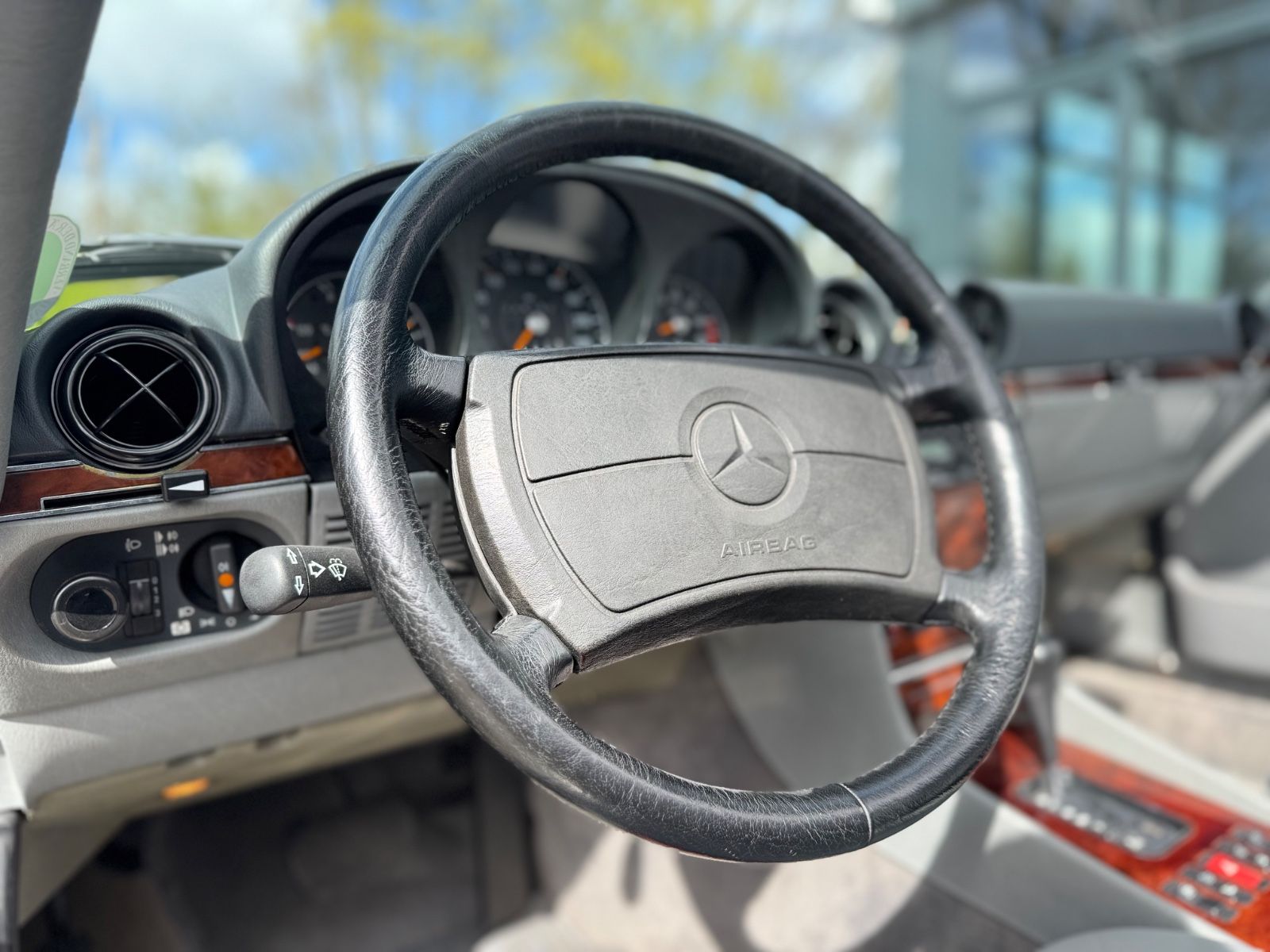 Fahrzeugabbildung Mercedes-Benz 500SL R107*DT. ERSTAUSLIEF.*RESTAURIERT*ORIGINAL
