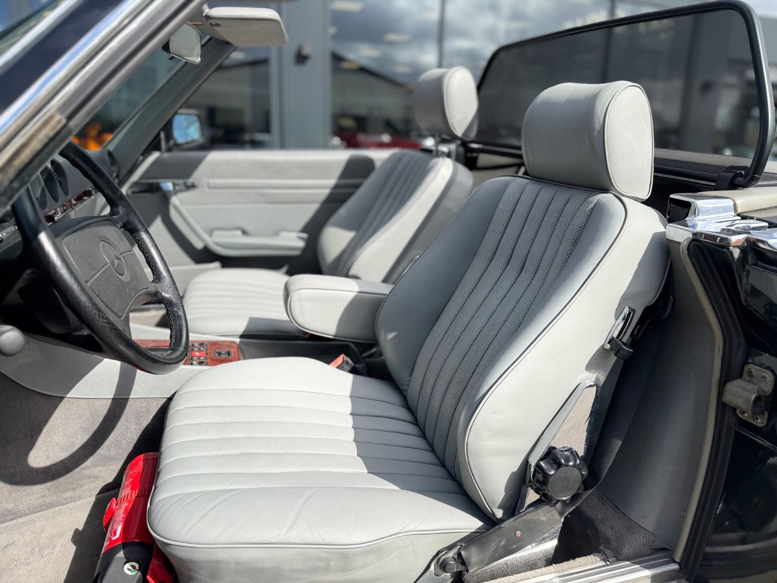 Fahrzeugabbildung Mercedes-Benz 500SL R107*DT. ERSTAUSLIEF.*RESTAURIERT*ORIGINAL