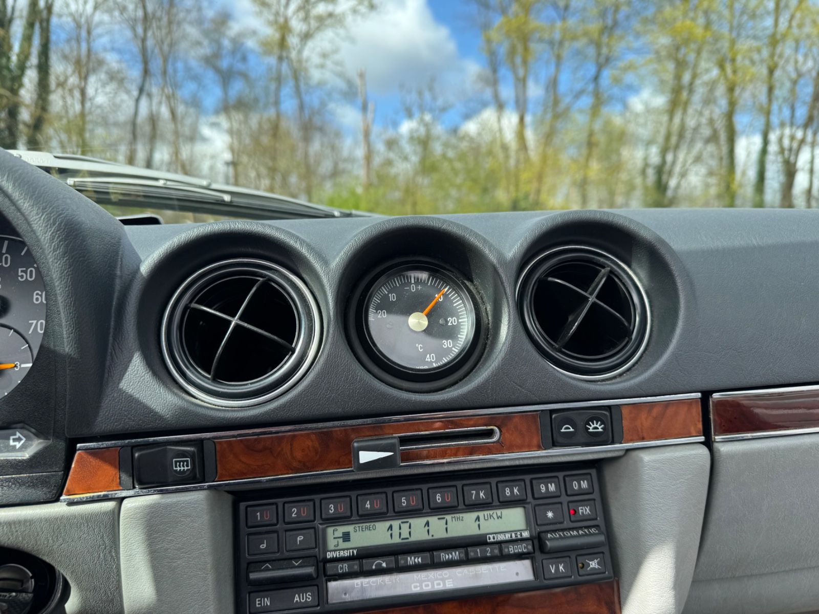 Fahrzeugabbildung Mercedes-Benz 500SL R107*DT. ERSTAUSLIEF.*RESTAURIERT*ORIGINAL