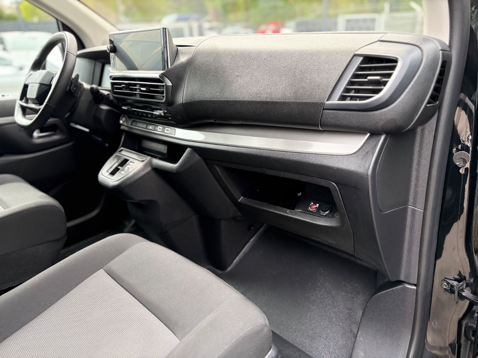 Fahrzeugabbildung Citroën SPACETOURER PLUS XL AUT..*1.HAND*NAVI*8 SITZER*