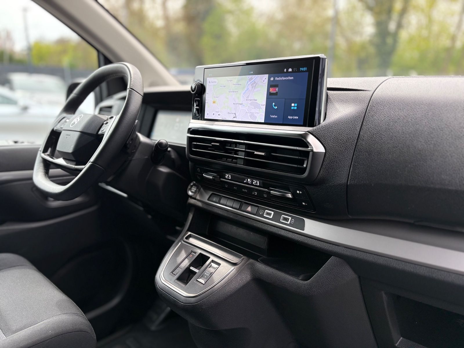 Fahrzeugabbildung Citroën SPACETOURER PLUS XL AUT..*1.HAND*NAVI*8 SITZER*