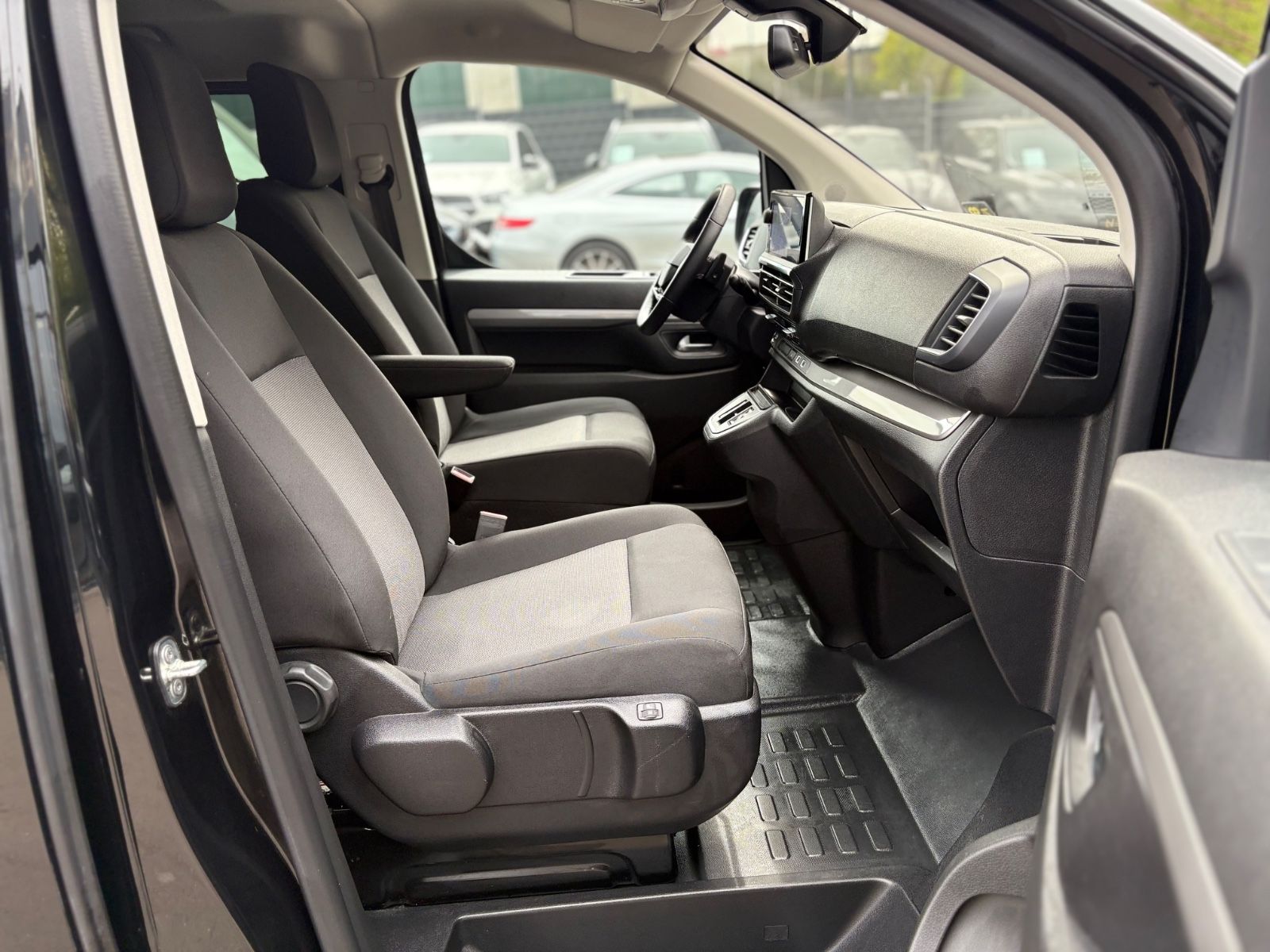 Fahrzeugabbildung Citroën SPACETOURER PLUS XL AUT..*1.HAND*NAVI*8 SITZER*