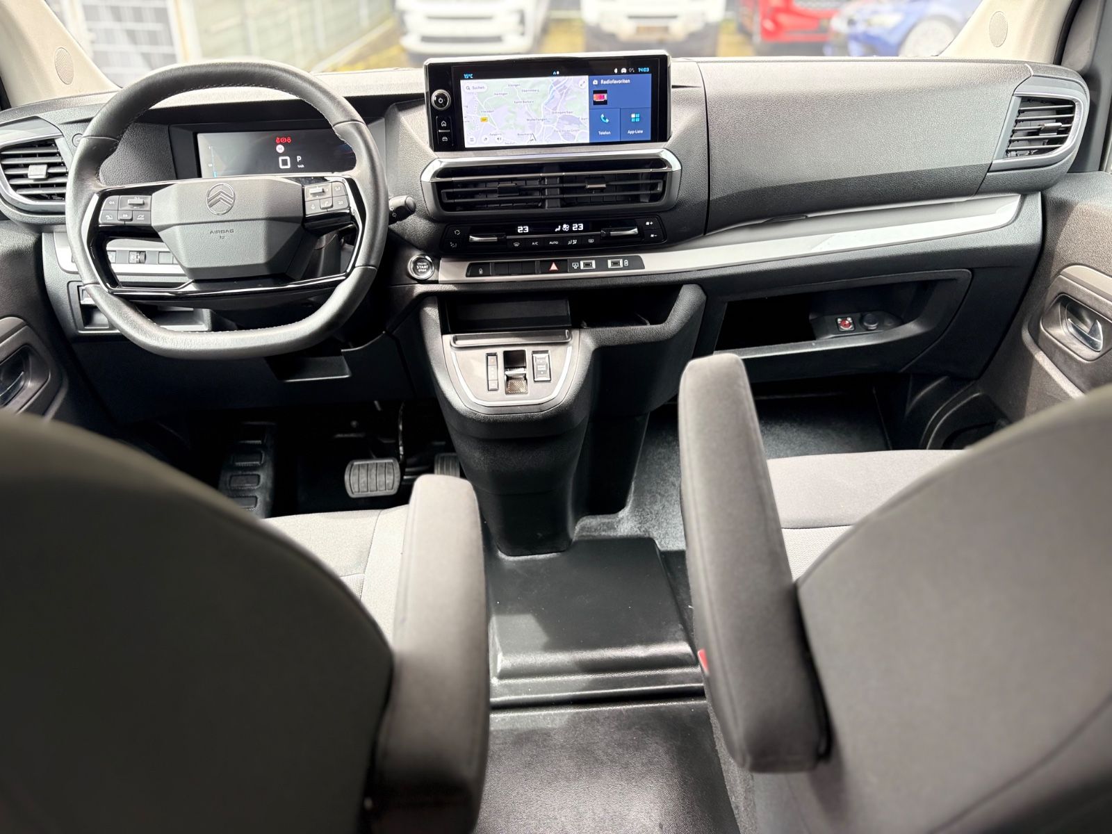Fahrzeugabbildung Citroën SPACETOURER PLUS XL AUT..*1.HAND*NAVI*8 SITZER*