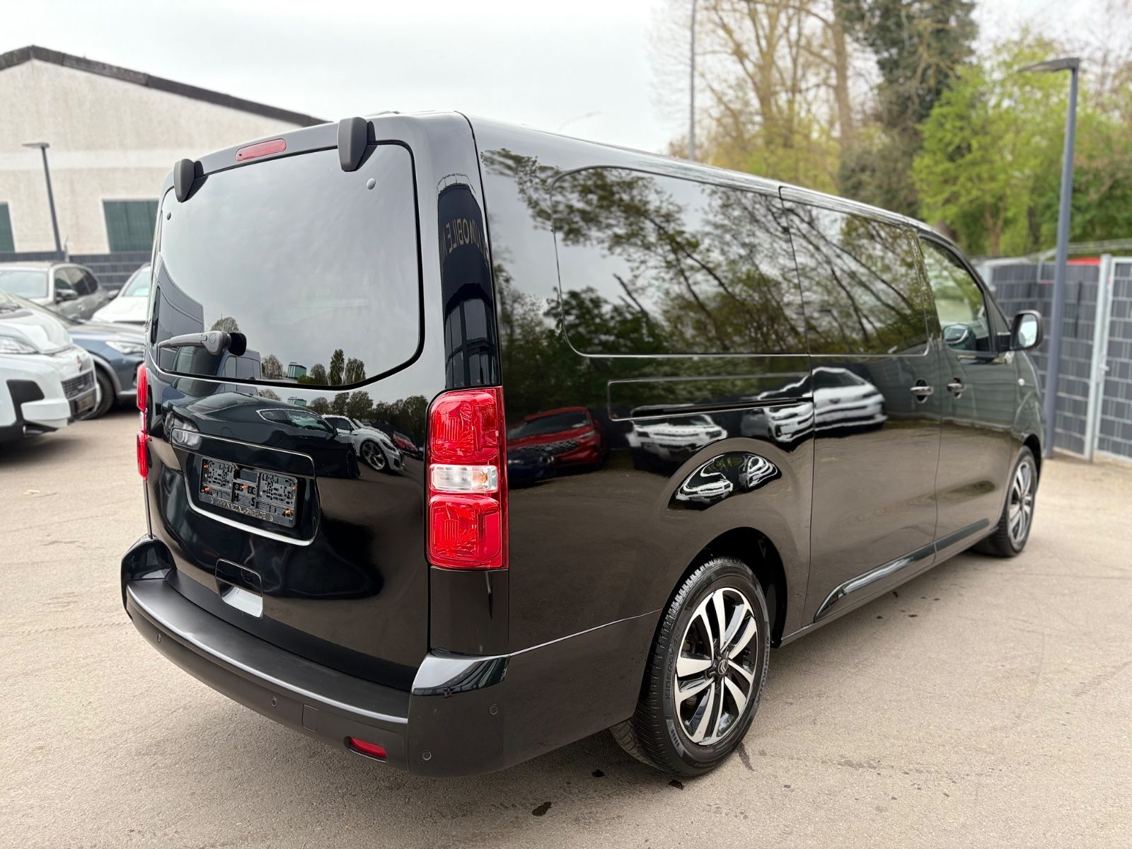 Fahrzeugabbildung Citroën SPACETOURER PLUS XL AUT..*1.HAND*NAVI*8 SITZER*