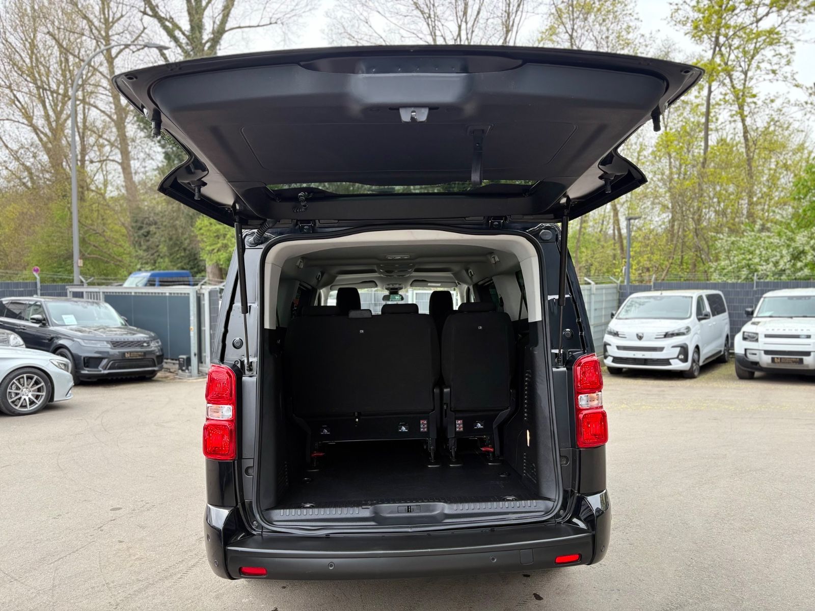 Fahrzeugabbildung Citroën SPACETOURER PLUS XL AUT..*1.HAND*NAVI*8 SITZER*