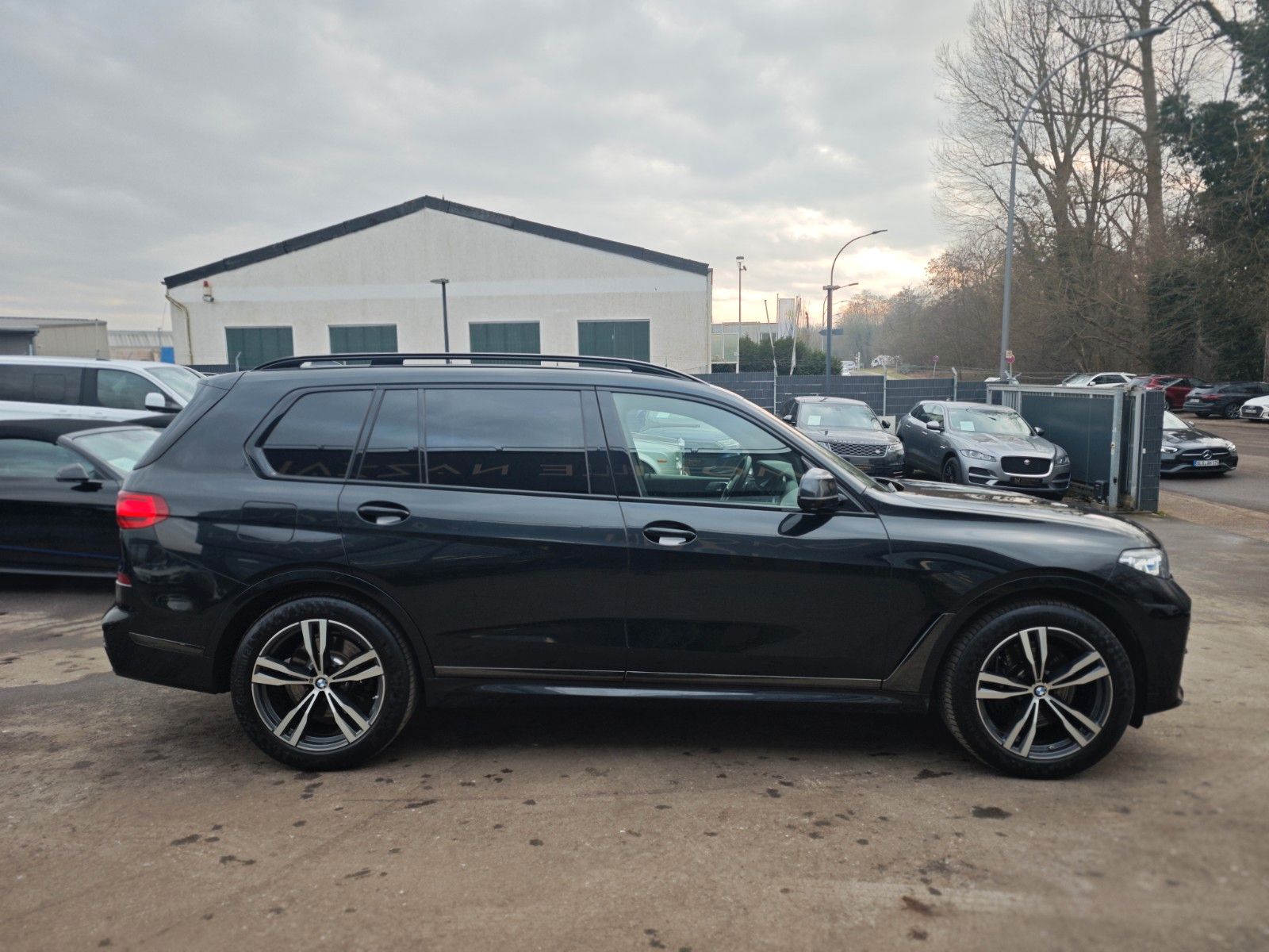 Fahrzeugabbildung BMW X7 xDrive 40d M SPORT*SOFT*LUFT*7SEATS*LASER*1.H