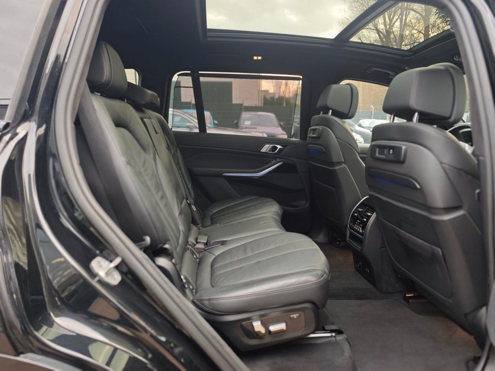 Fahrzeugabbildung BMW X7 xDrive 40d M SPORT*SOFT*LUFT*7SEATS*LASER*1.H