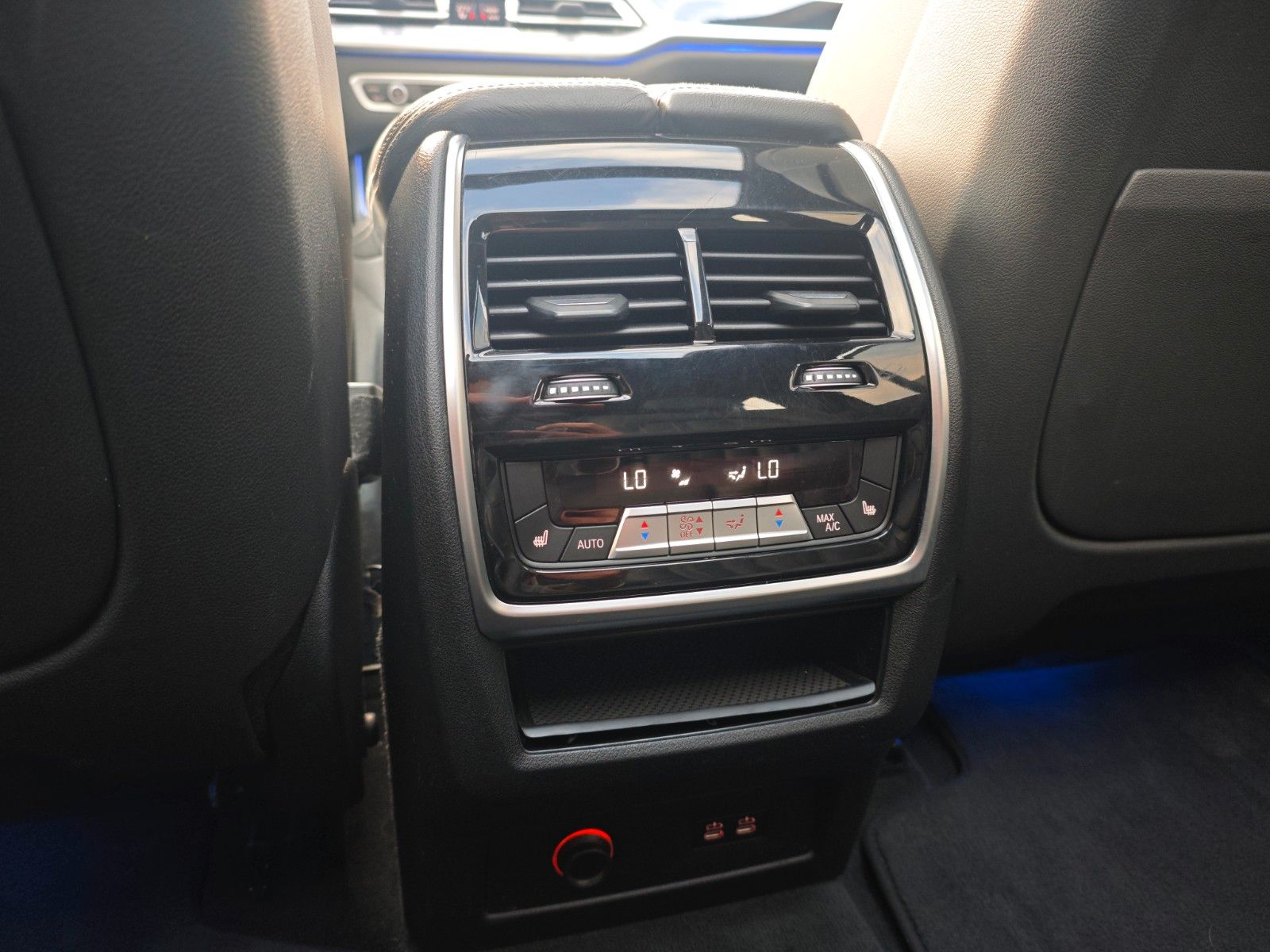 Fahrzeugabbildung BMW X7 xDrive 40d M SPORT*SOFT*LUFT*7SEATS*LASER*1.H