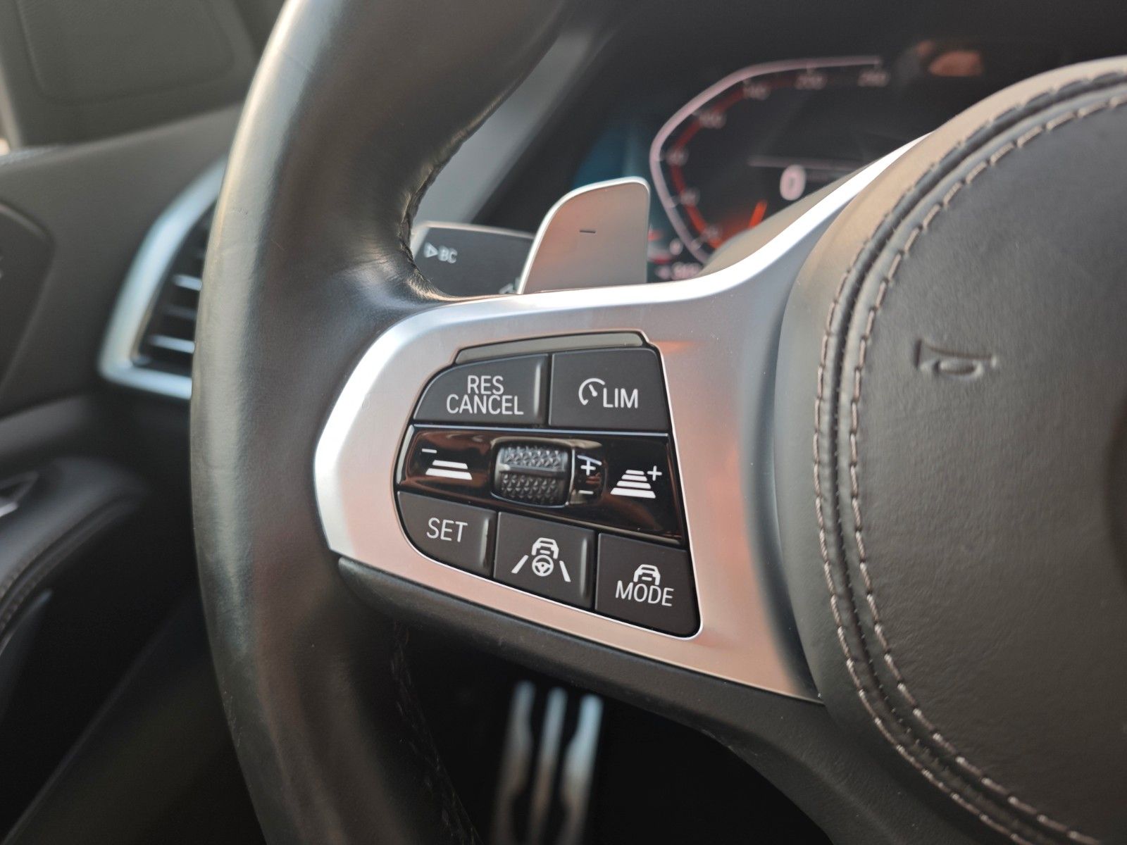 Fahrzeugabbildung BMW X7 xDrive 40d M SPORT*SOFT*LUFT*7SEATS*LASER*1.H