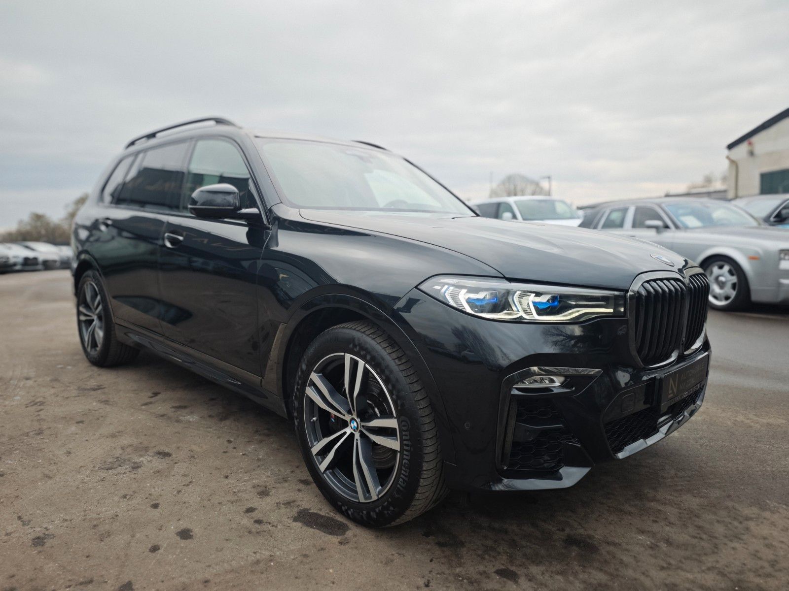 Fahrzeugabbildung BMW X7 xDrive 40d M SPORT*SOFT*LUFT*7SEATS*LASER*1.H