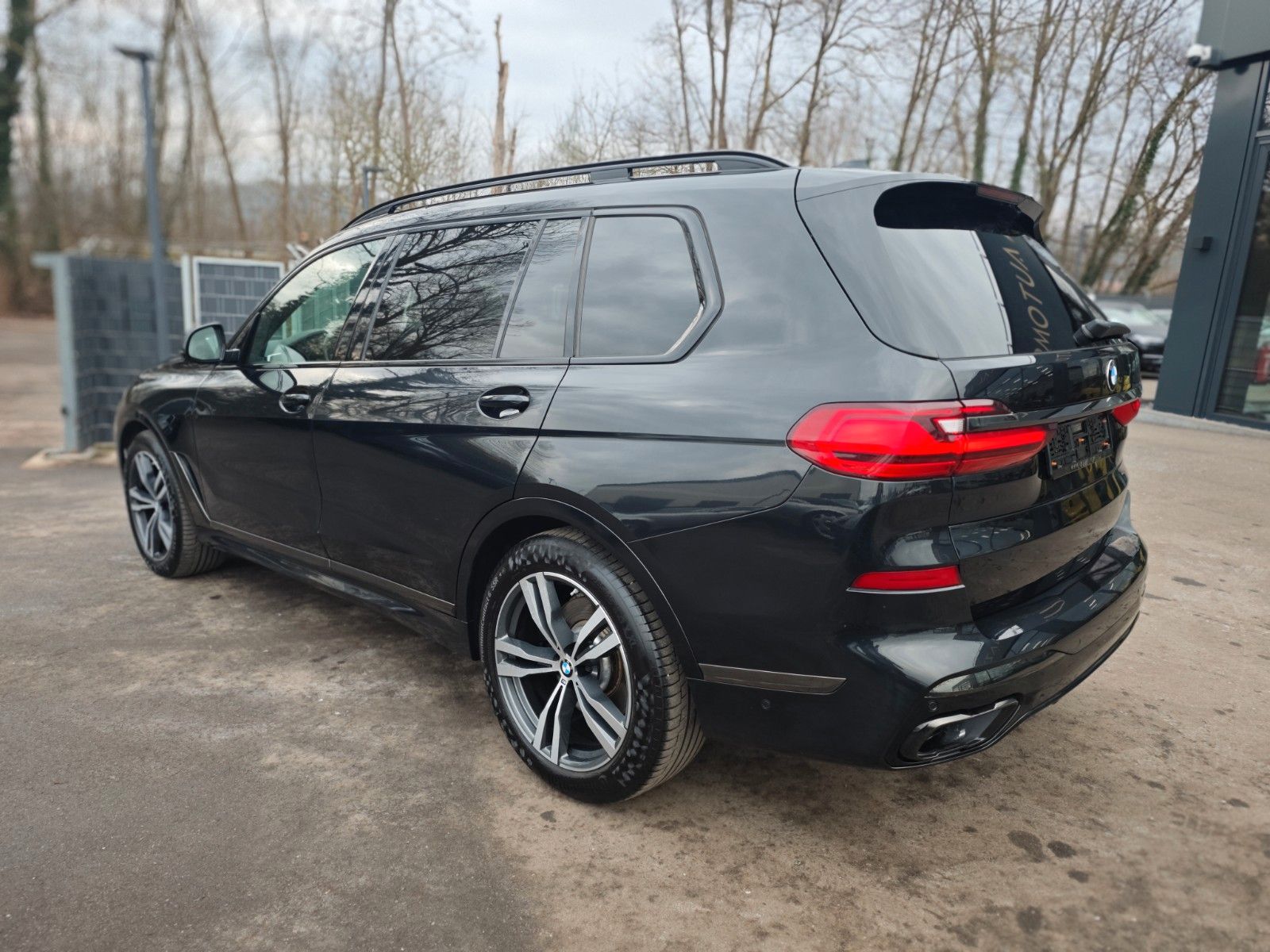 Fahrzeugabbildung BMW X7 xDrive 40d M SPORT*SOFT*LUFT*7SEATS*LASER*1.H