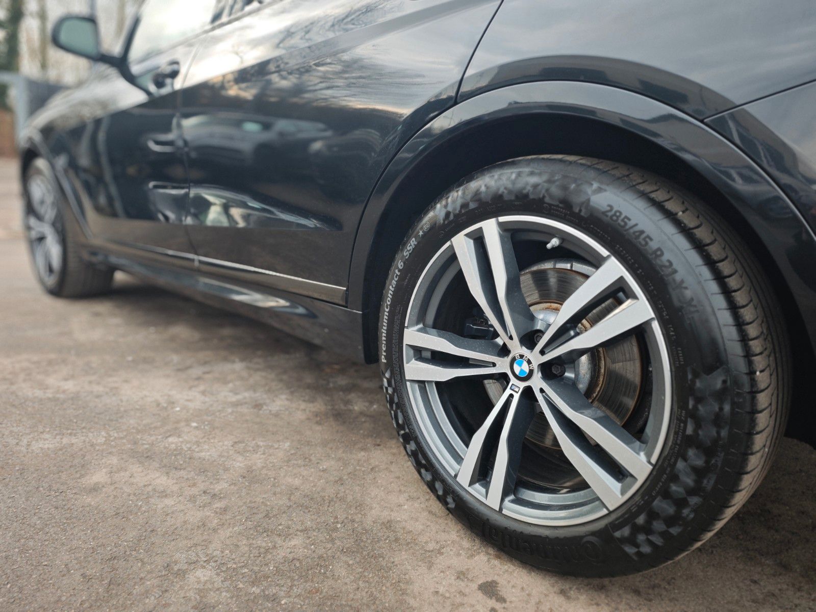 Fahrzeugabbildung BMW X7 xDrive 40d M SPORT*SOFT*LUFT*7SEATS*LASER*1.H