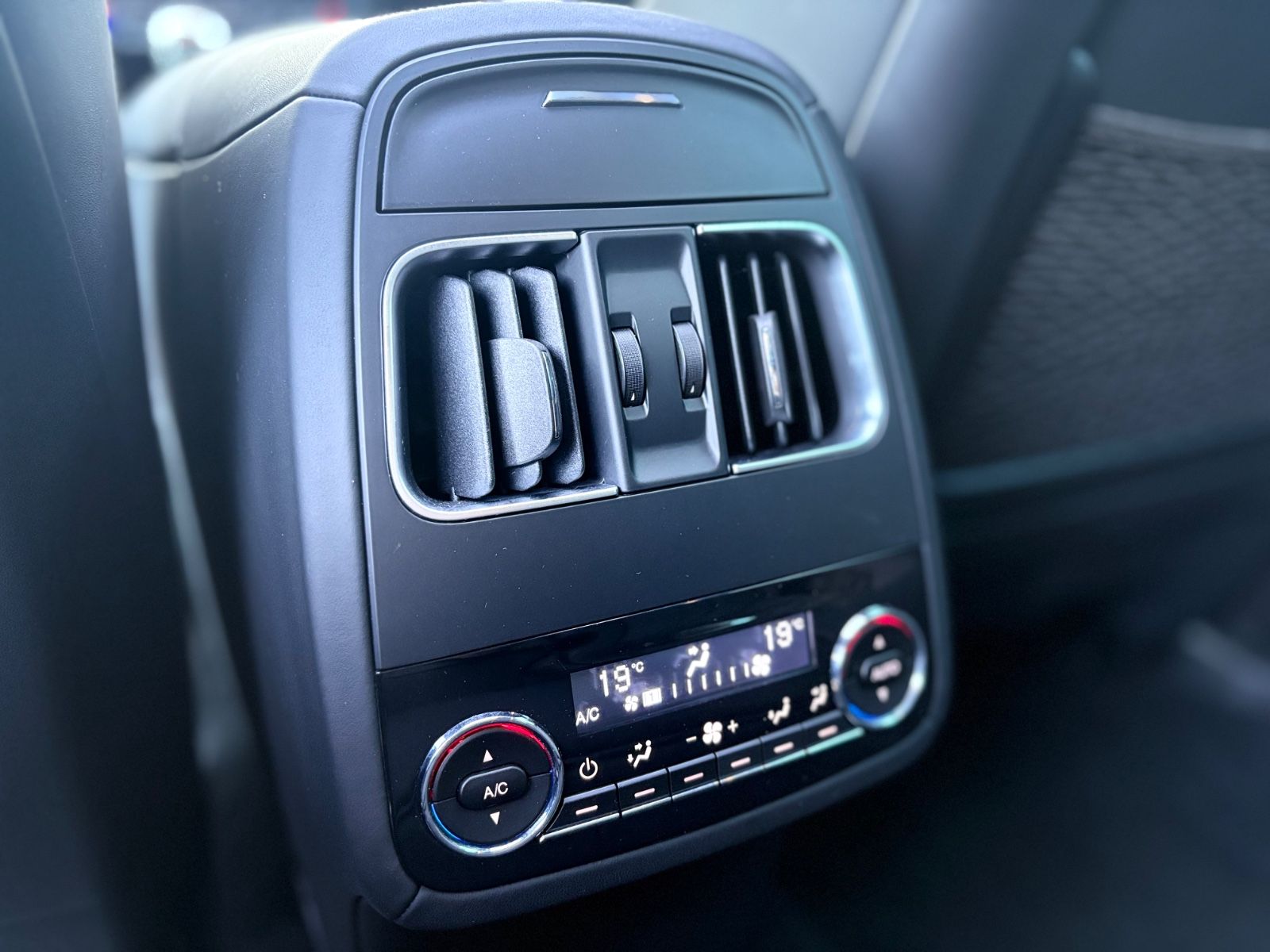 Fahrzeugabbildung Maserati LEVANTE GRANSPORT Q4 *LED*PANO*LUFT*VOLL*