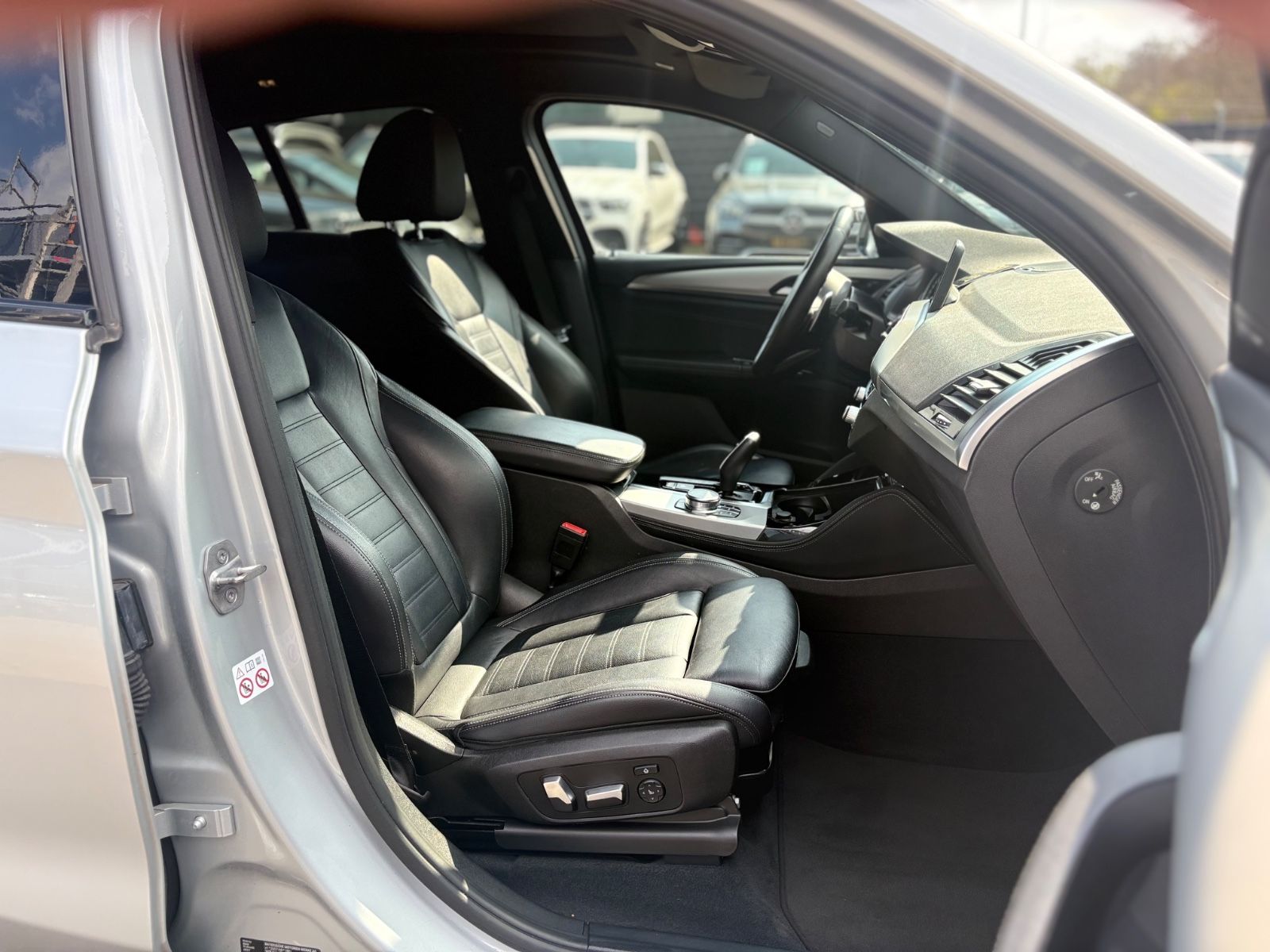 Fahrzeugabbildung BMW X4 xDRIVE 30 I M SPORT *VIRTUELL*NAVI*PANO*TOP*