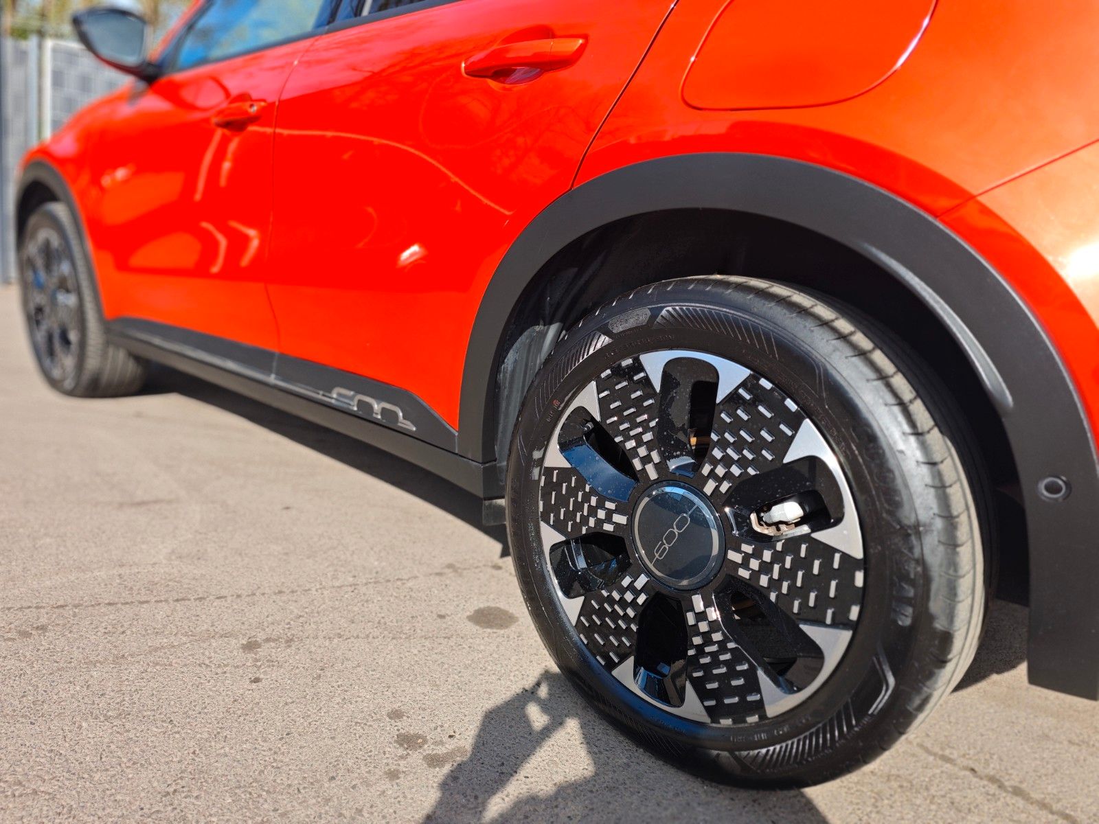 Fahrzeugabbildung Fiat 600 HYBRID LA PRIMA *1.HAND*LED*NAVI*360°*LEDER*