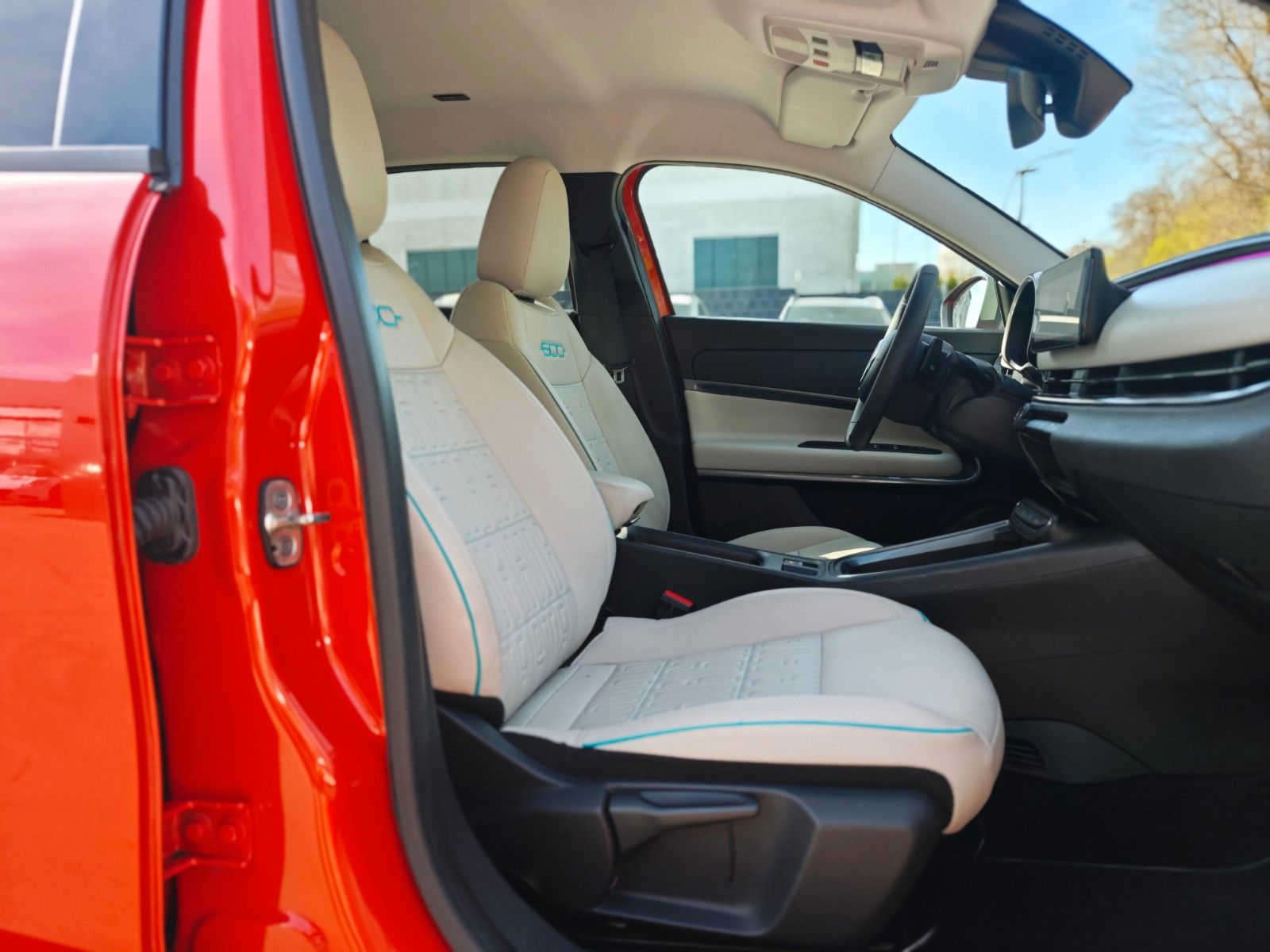 Fahrzeugabbildung Fiat 600 HYBRID LA PRIMA *1.HAND*LED*NAVI*360°*LEDER*