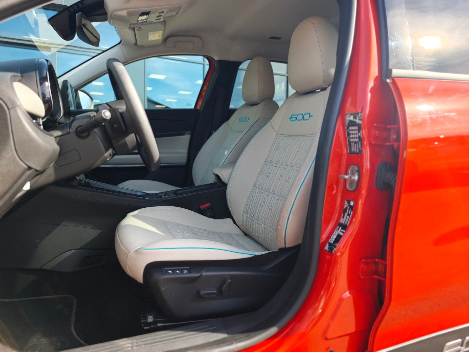 Fahrzeugabbildung Fiat 600 HYBRID LA PRIMA *1.HAND*LED*NAVI*360°*LEDER*