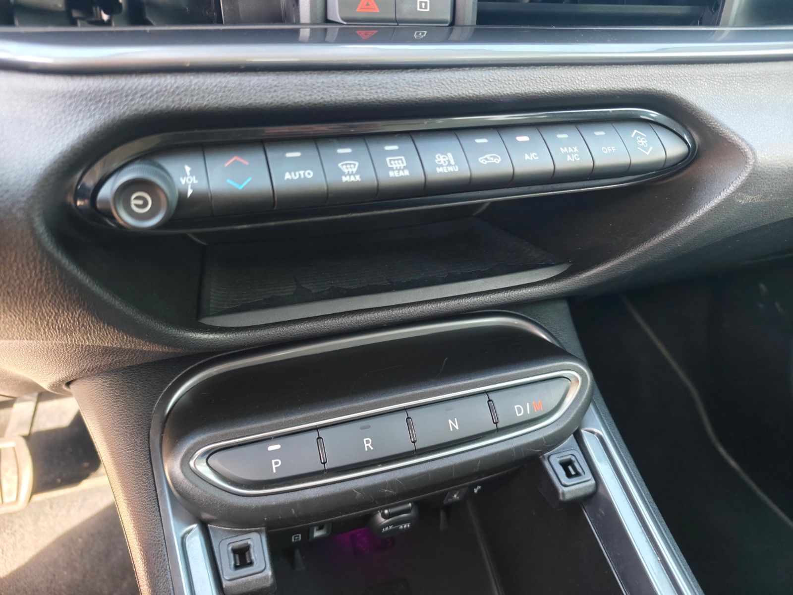 Fahrzeugabbildung Fiat 600 HYBRID LA PRIMA *1.HAND*LED*NAVI*360°*LEDER*