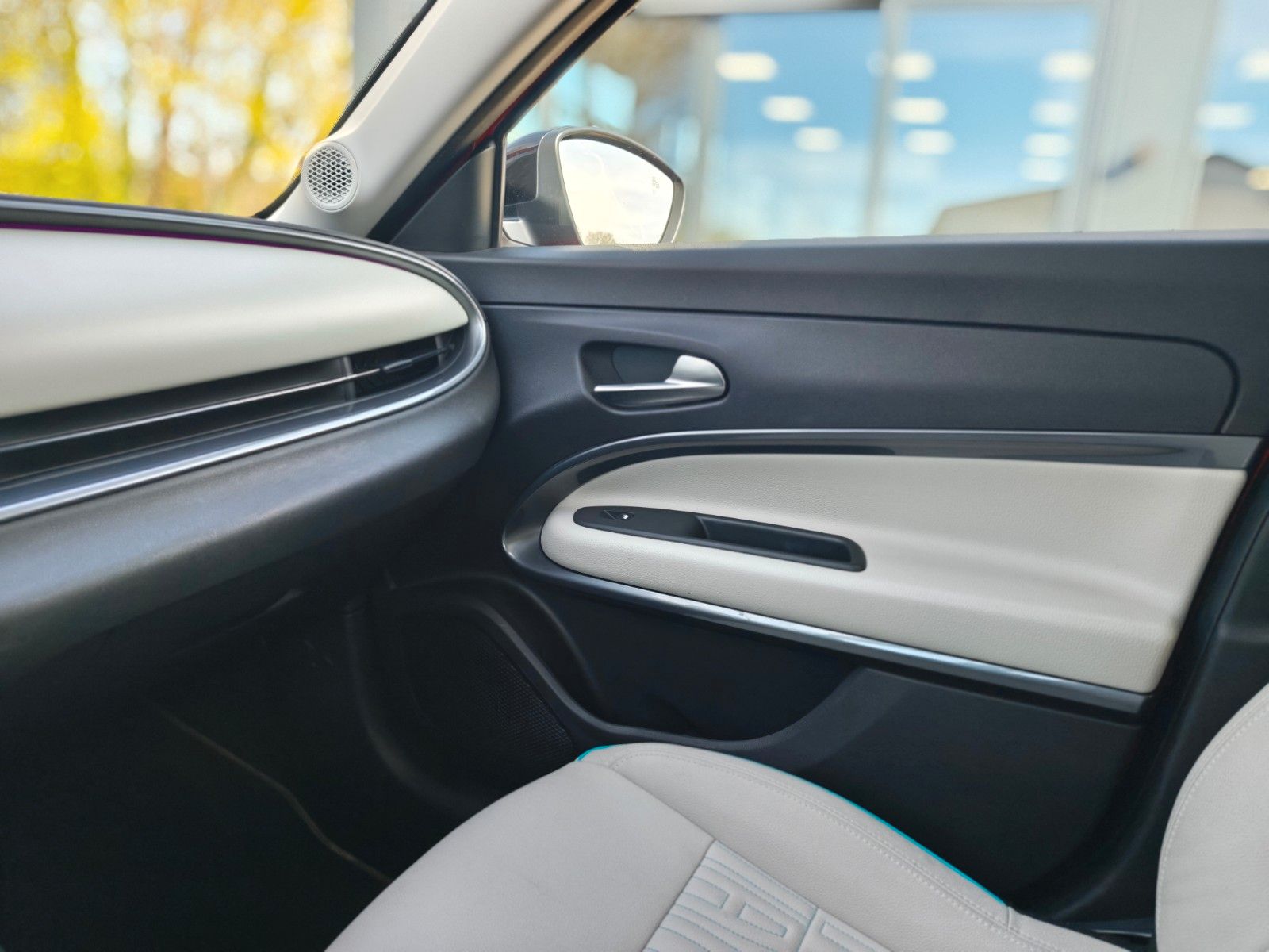 Fahrzeugabbildung Fiat 600 HYBRID LA PRIMA *1.HAND*LED*NAVI*360°*LEDER*