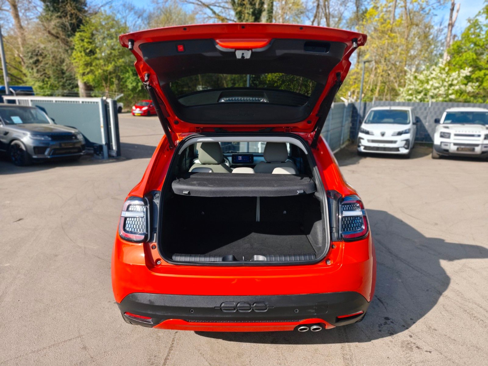 Fahrzeugabbildung Fiat 600 HYBRID LA PRIMA *1.HAND*LED*NAVI*360°*LEDER*