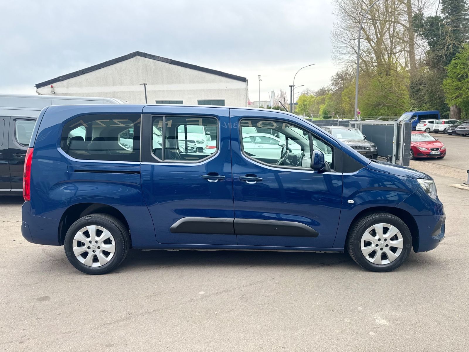Fahrzeugabbildung Opel COMBO LIFE XL*KAMERA*HEAD-UP-SHZ*7.SITZER*1.HD*