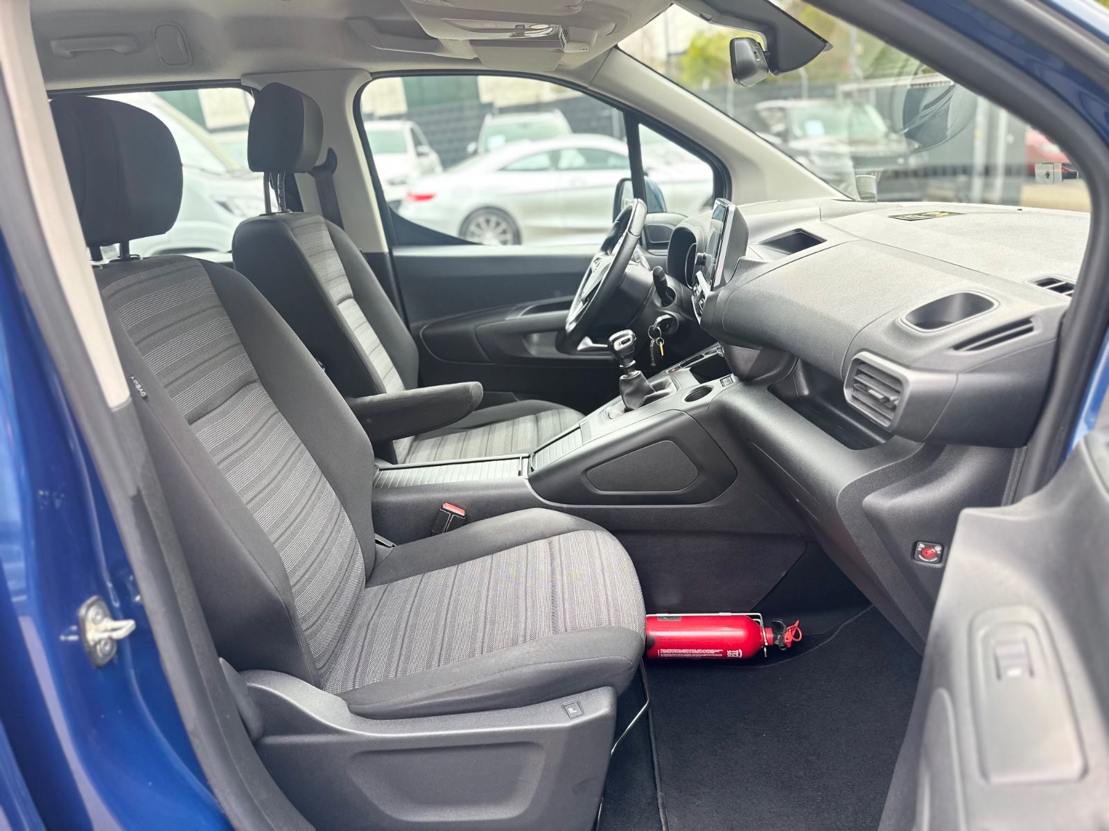 Fahrzeugabbildung Opel COMBO LIFE XL*KAMERA*HEAD-UP-SHZ*7.SITZER*1.HD*