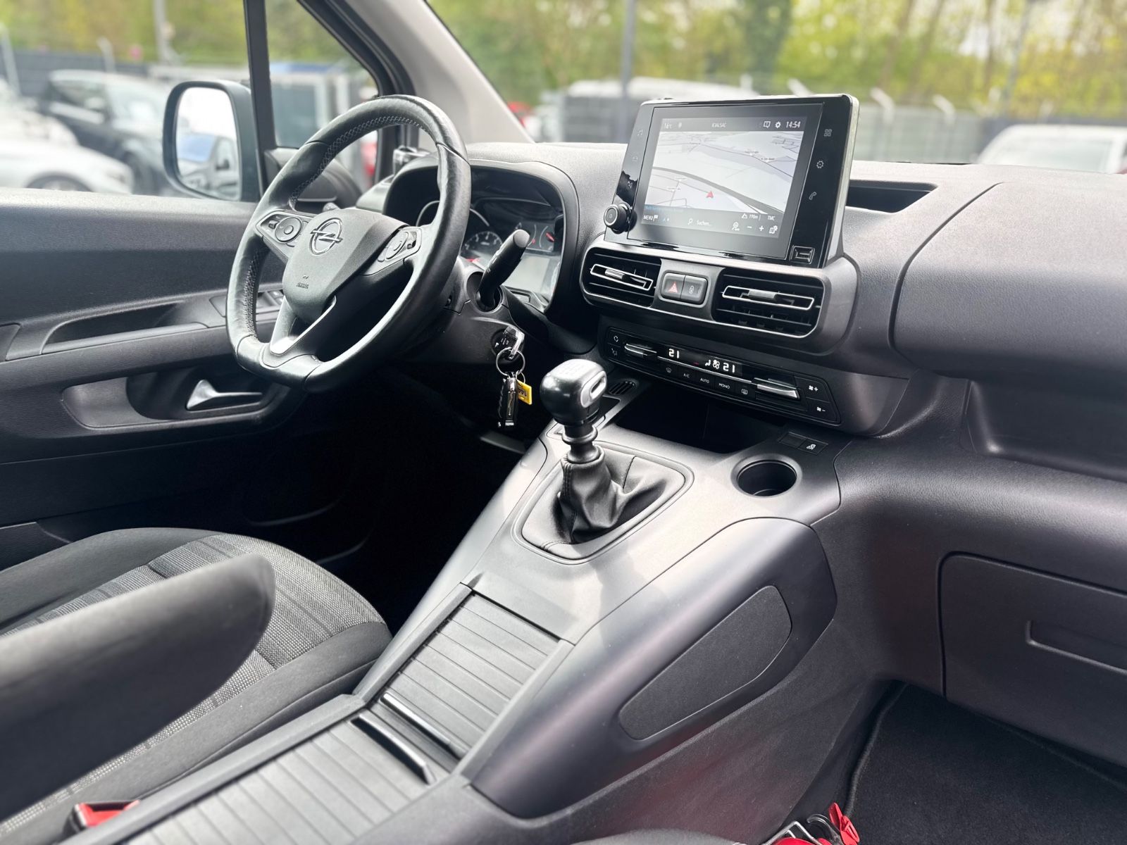 Fahrzeugabbildung Opel COMBO LIFE XL*KAMERA*HEAD-UP-SHZ*7.SITZER*1.HD*