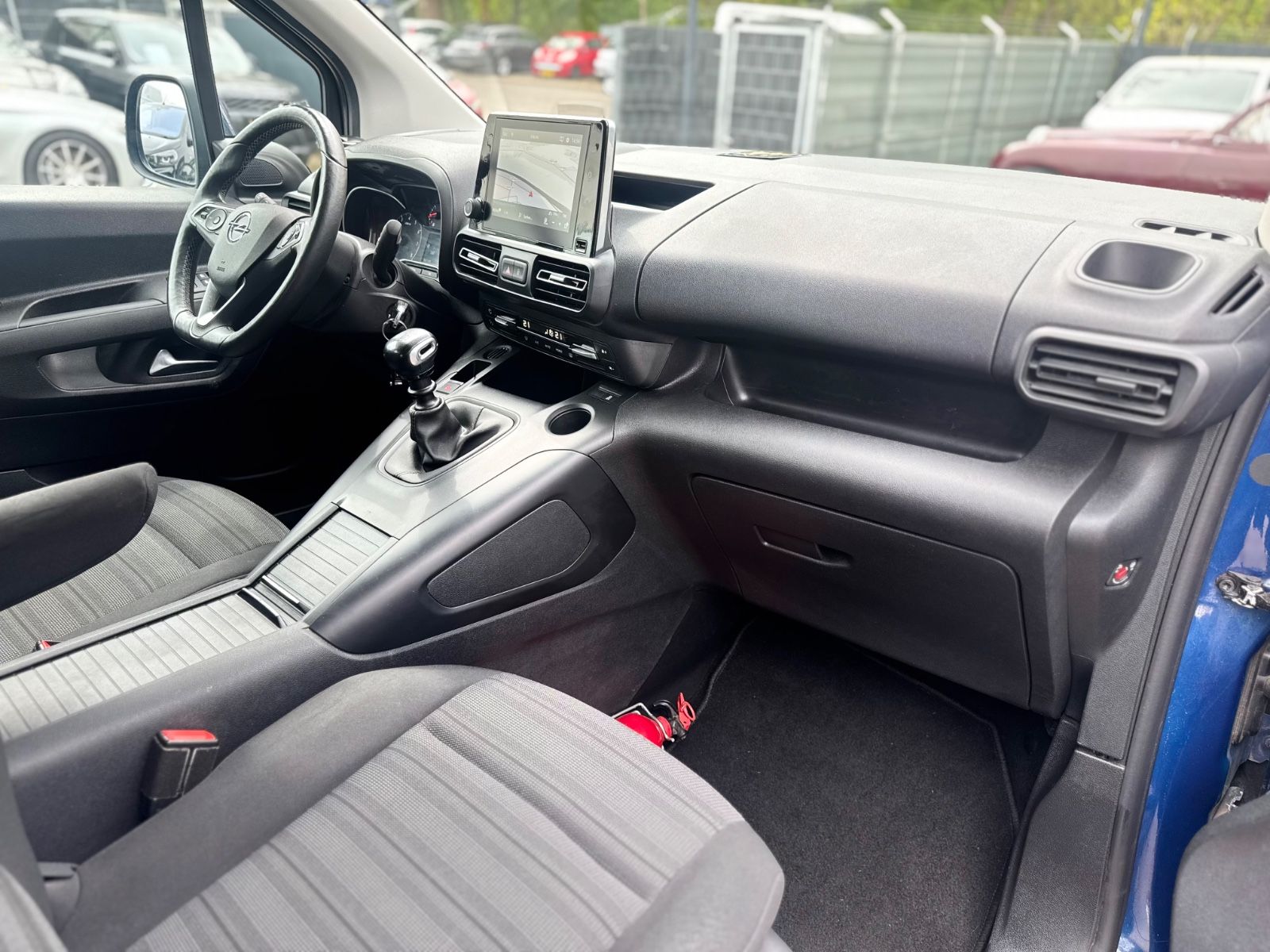 Fahrzeugabbildung Opel COMBO LIFE XL*KAMERA*HEAD-UP-SHZ*7.SITZER*1.HD*
