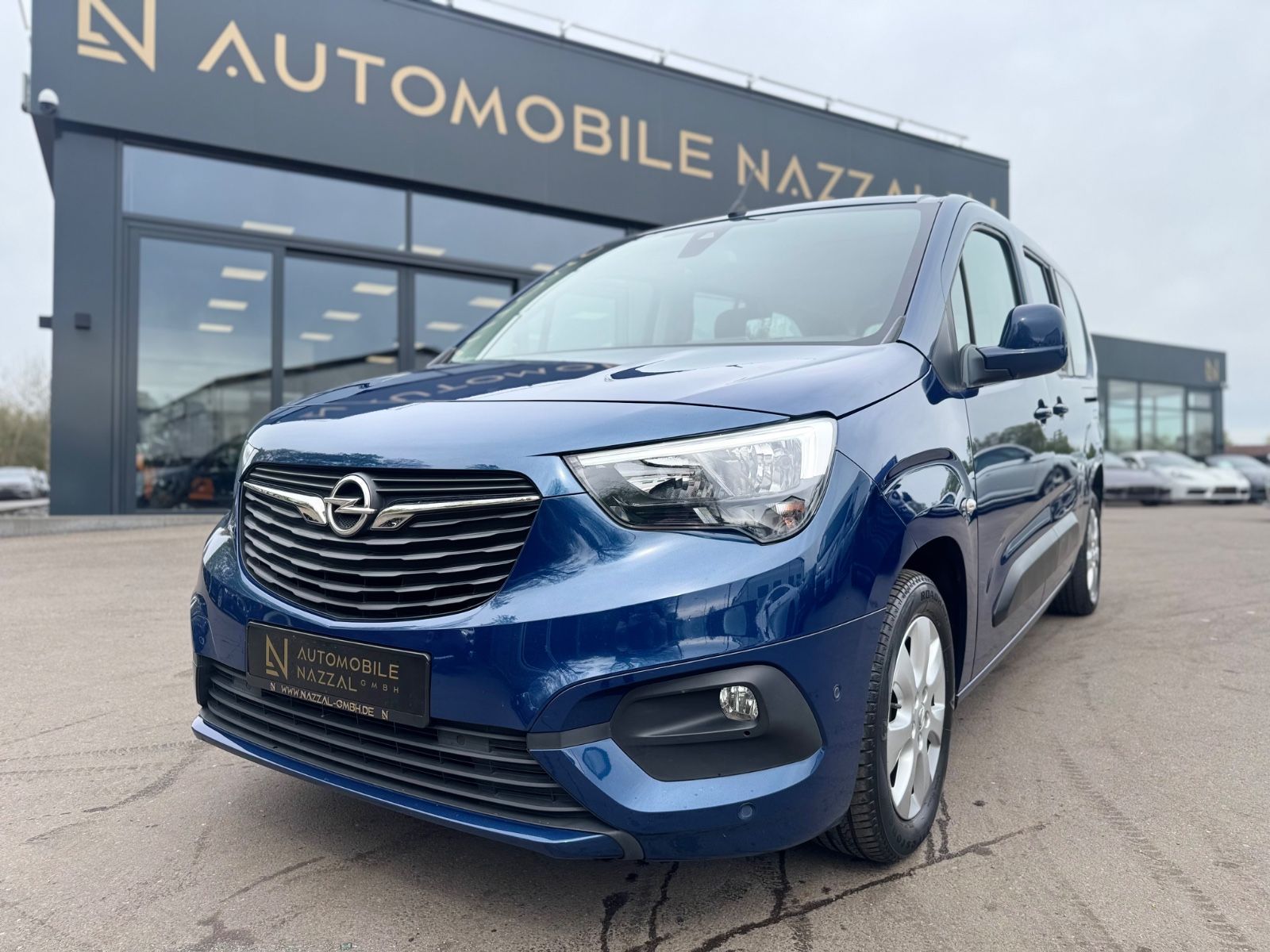 Fahrzeugabbildung Opel COMBO LIFE XL*KAMERA*HEAD-UP-SHZ*7.SITZER*1.HD*