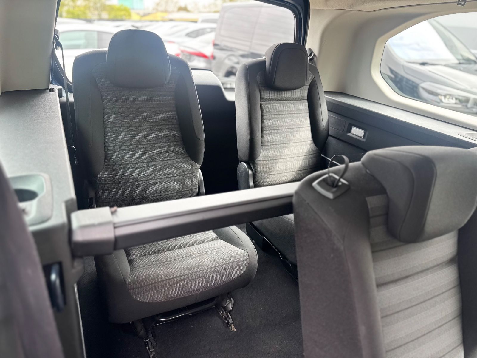 Fahrzeugabbildung Opel COMBO LIFE XL*KAMERA*HEAD-UP-SHZ*7.SITZER*1.HD*