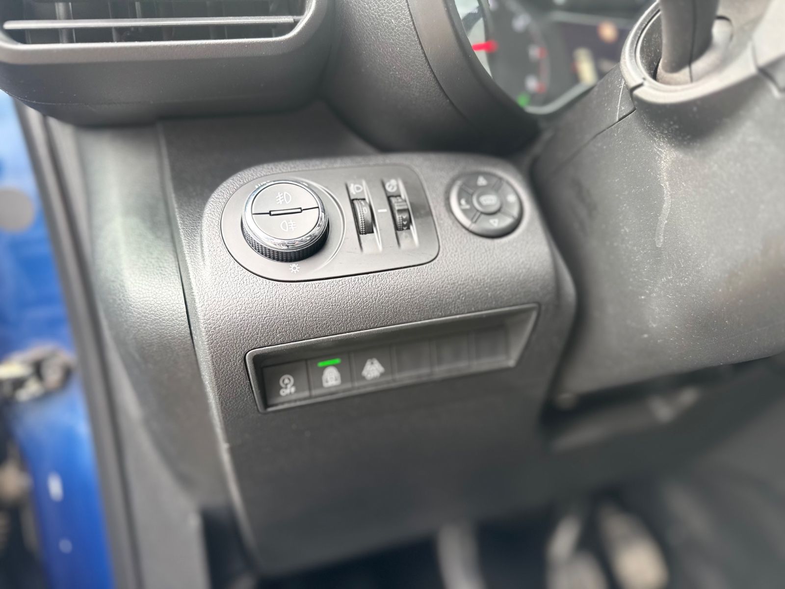 Fahrzeugabbildung Opel COMBO LIFE XL*KAMERA*HEAD-UP-SHZ*7.SITZER*1.HD*