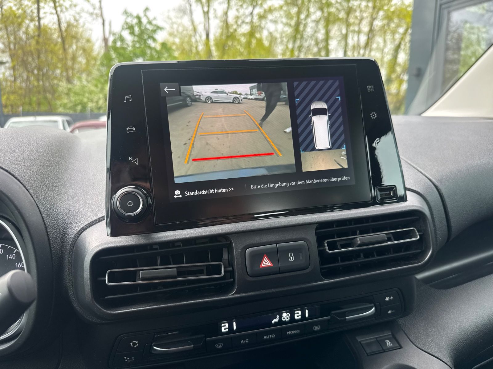 Fahrzeugabbildung Opel COMBO LIFE XL*KAMERA*HEAD-UP-SHZ*7.SITZER*1.HD*