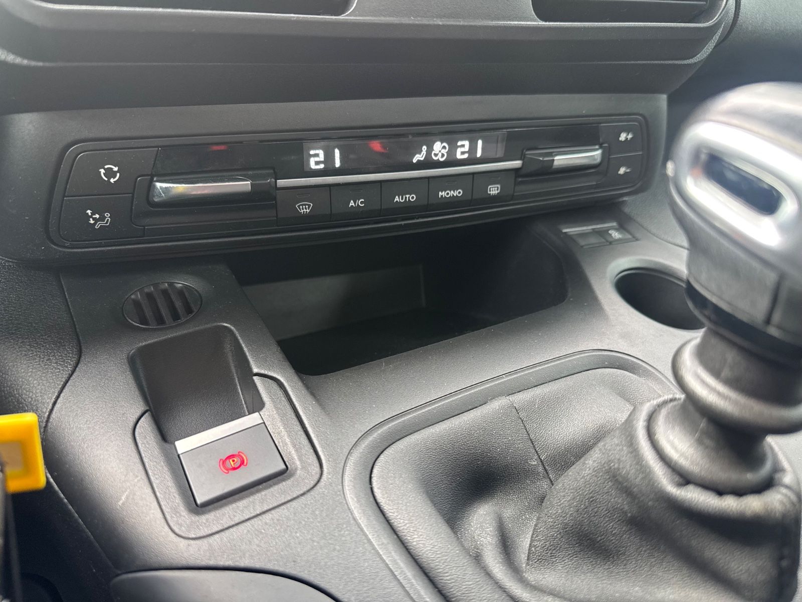 Fahrzeugabbildung Opel COMBO LIFE XL*KAMERA*HEAD-UP-SHZ*7.SITZER*1.HD*