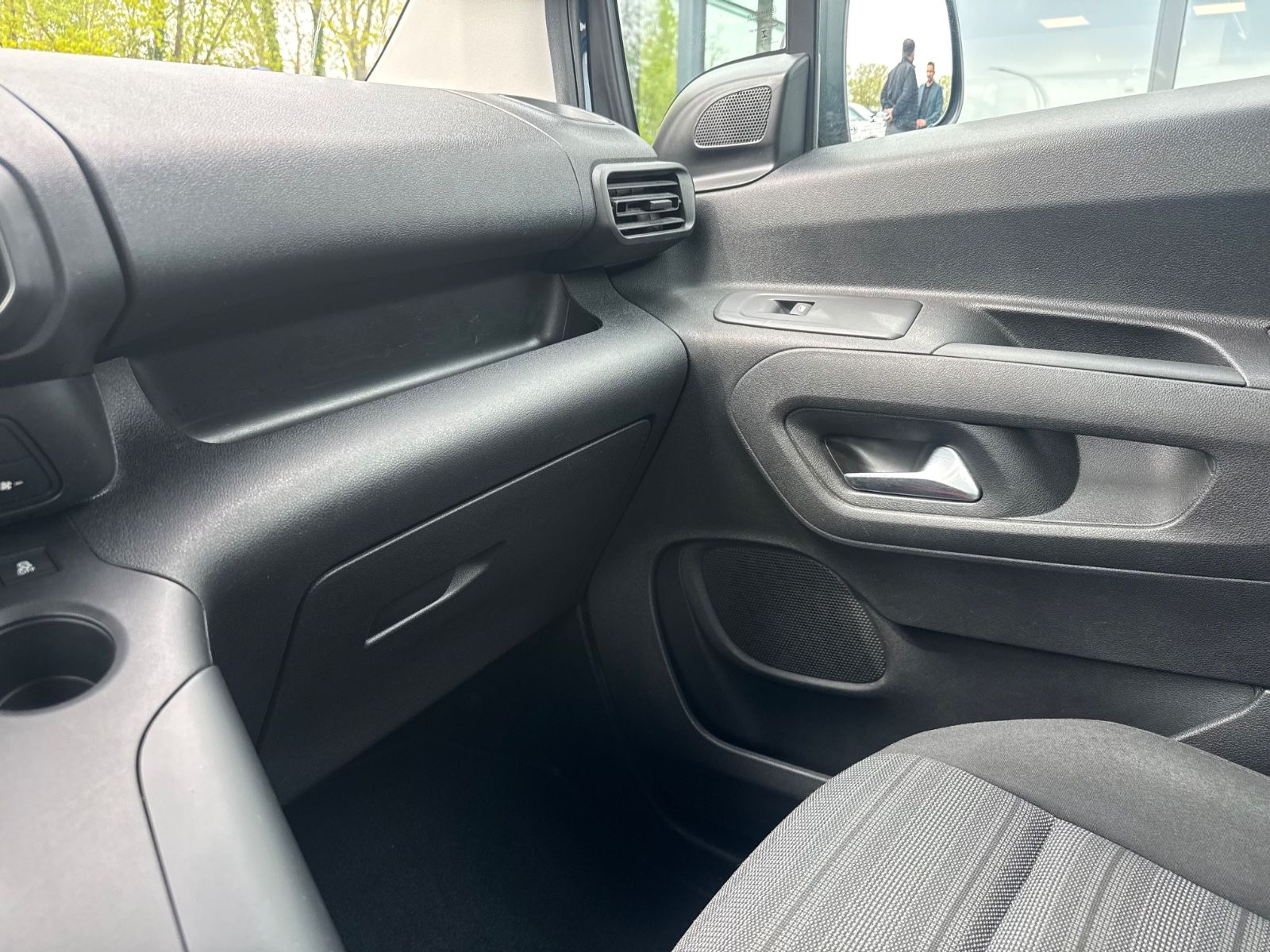 Fahrzeugabbildung Opel COMBO LIFE XL*KAMERA*HEAD-UP-SHZ*7.SITZER*1.HD*