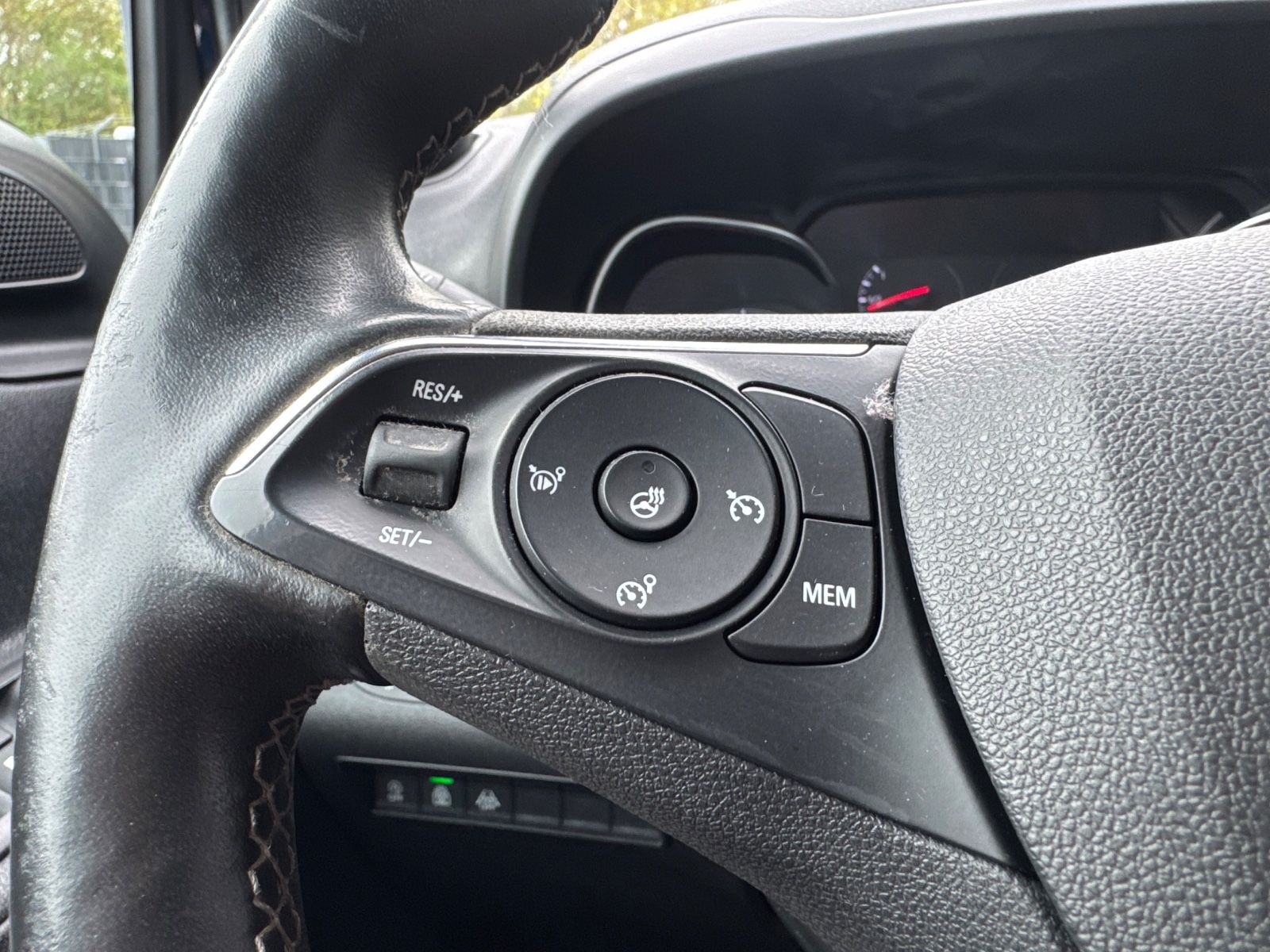 Fahrzeugabbildung Opel COMBO LIFE XL*KAMERA*HEAD-UP-SHZ*7.SITZER*1.HD*
