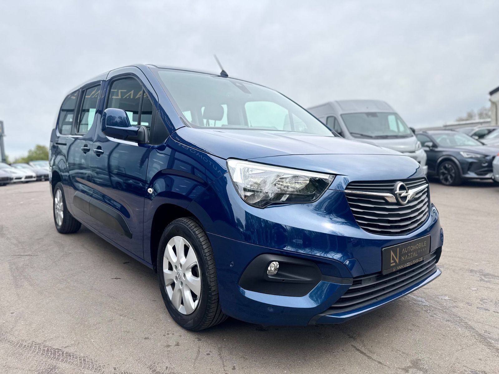 Fahrzeugabbildung Opel COMBO LIFE XL*KAMERA*HEAD-UP-SHZ*7.SITZER*1.HD*