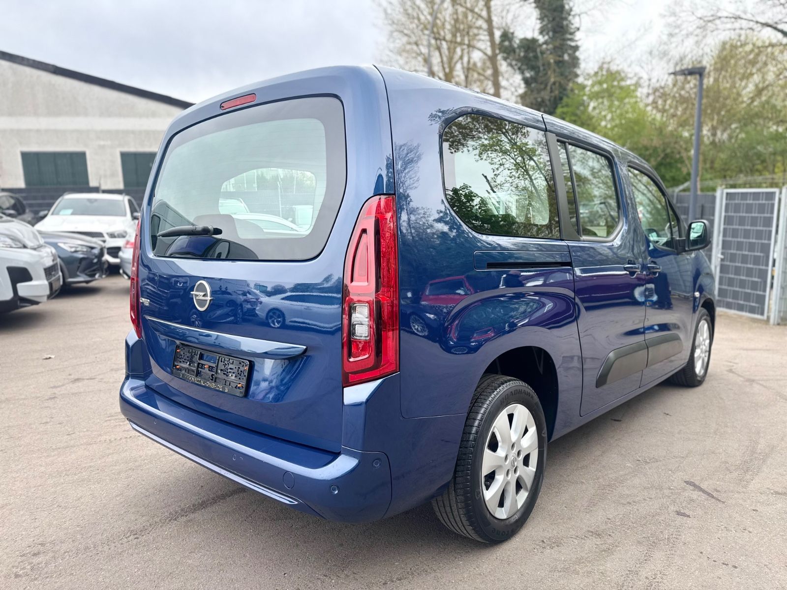 Fahrzeugabbildung Opel COMBO LIFE XL*KAMERA*HEAD-UP-SHZ*7.SITZER*1.HD*