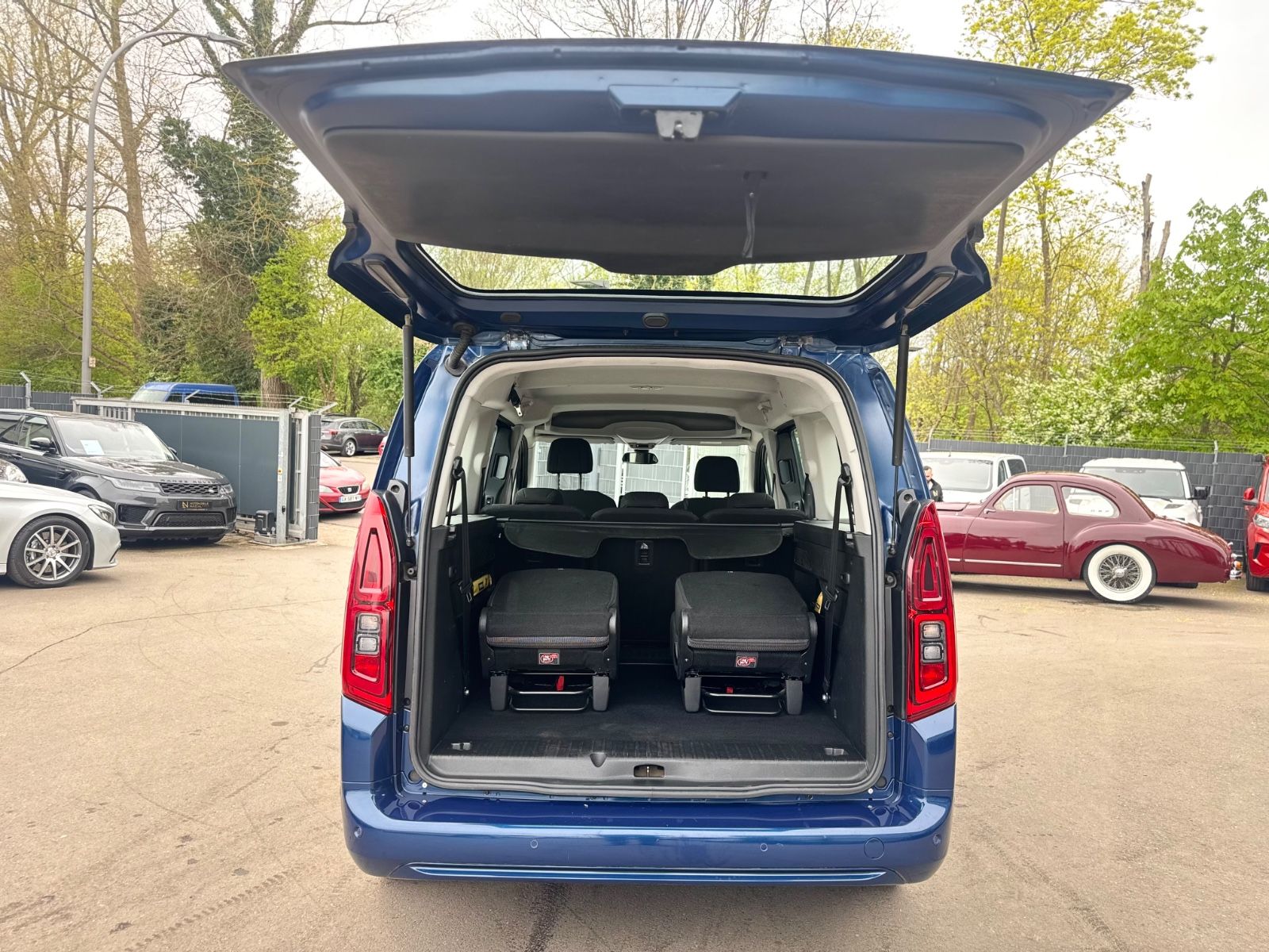 Fahrzeugabbildung Opel COMBO LIFE XL*KAMERA*HEAD-UP-SHZ*7.SITZER*1.HD*