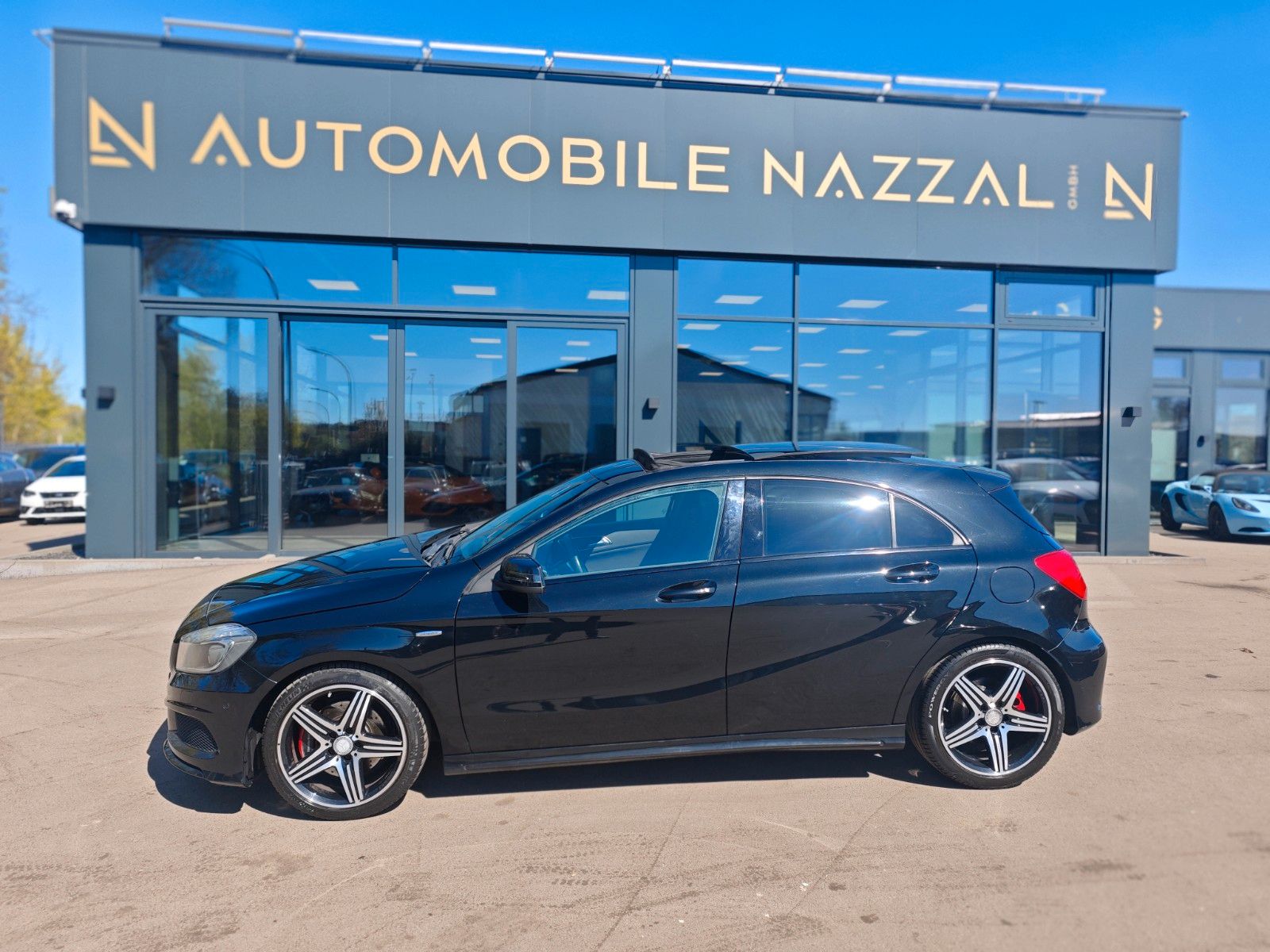 Fahrzeugabbildung Mercedes-Benz A 250 AUT. AMG-LINE*HARMAN&KARDON*PANORAMA*