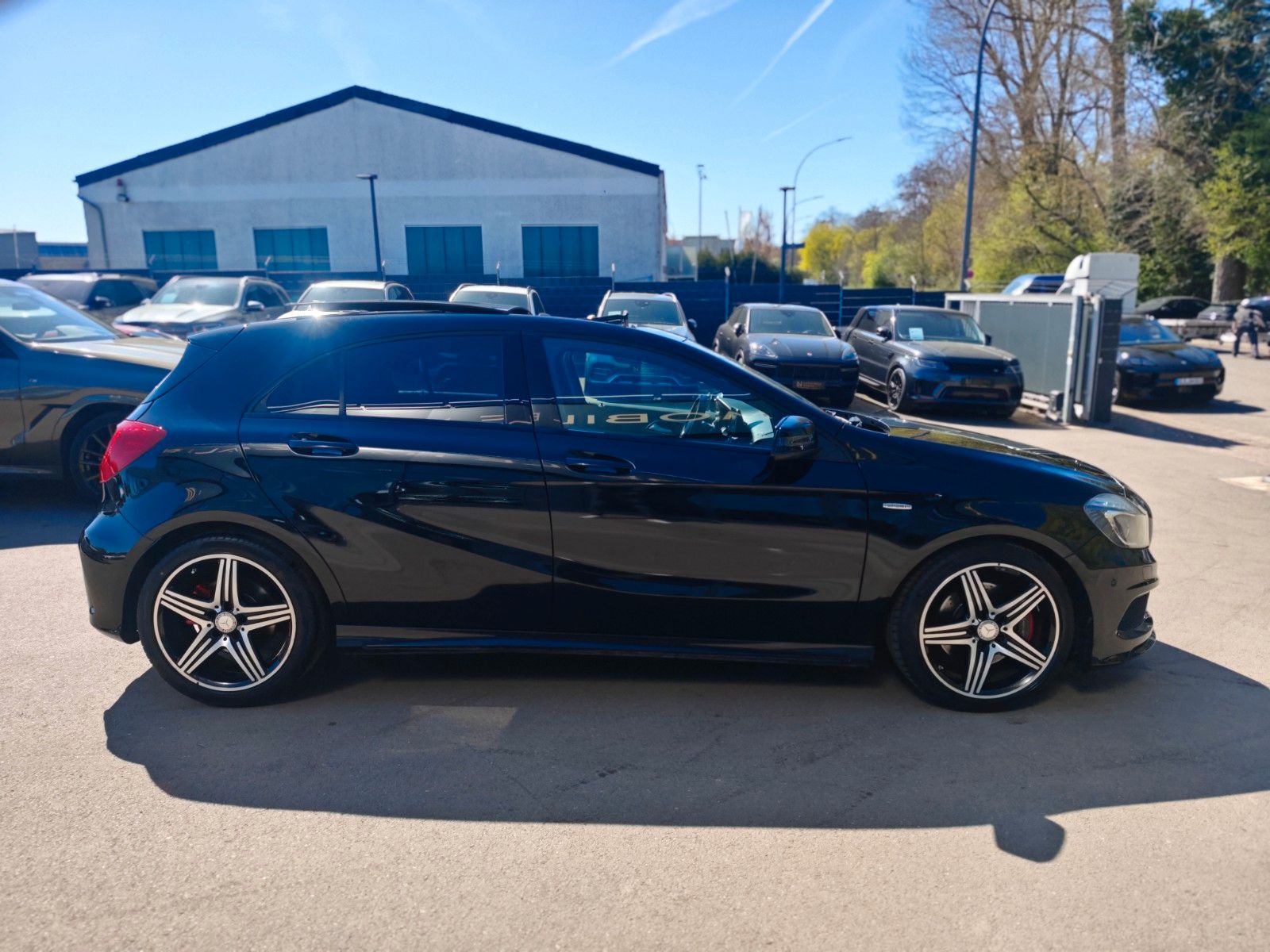 Fahrzeugabbildung Mercedes-Benz A 250 AUT. AMG-LINE*HARMAN&KARDON*PANORAMA*